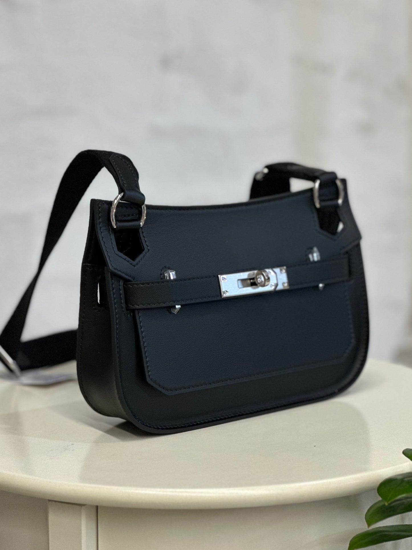 Дамска чанта от естествена кожа - кафява