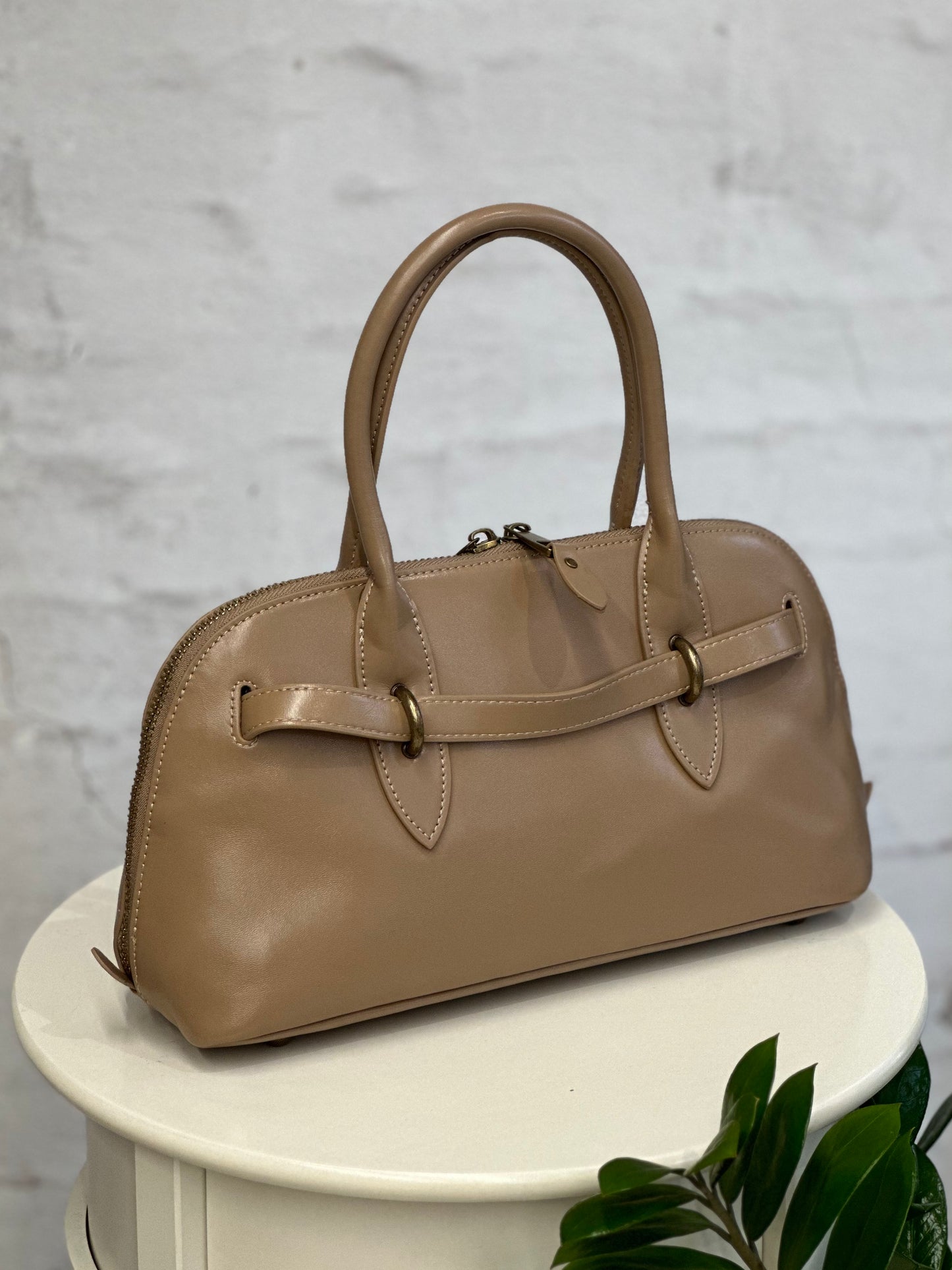 Дамска чанта от естествена кожа - бежова