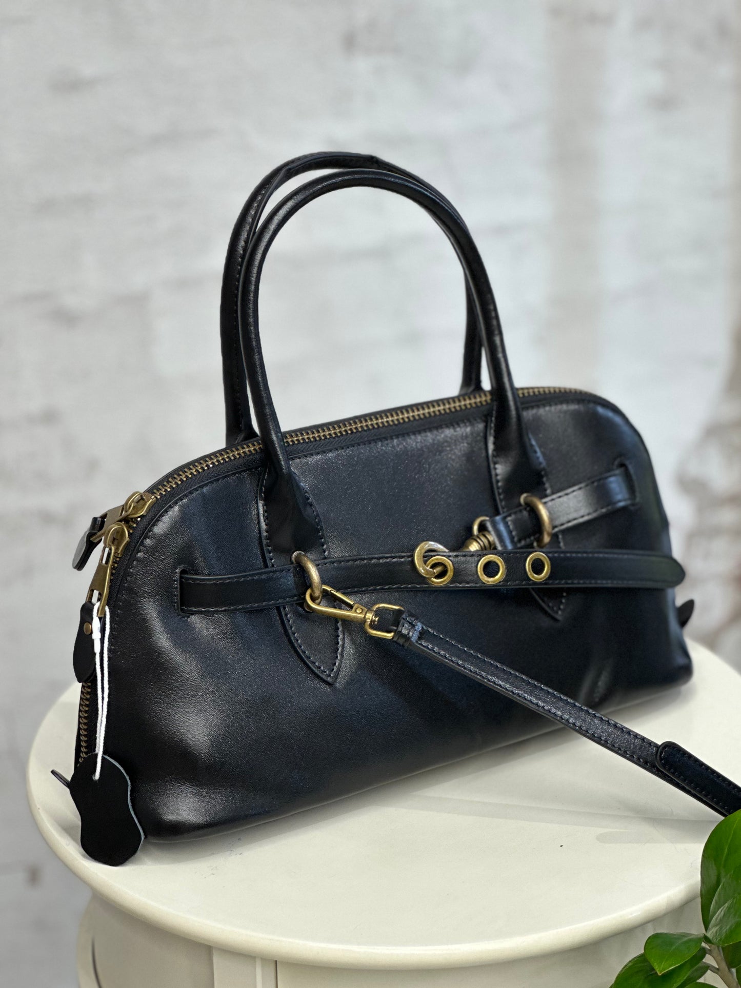 Дамска чанта от естествена кожа - черна