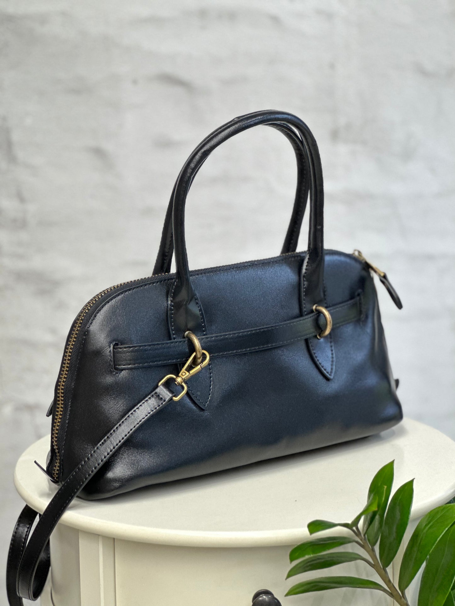 Дамска чанта от естествена кожа - черна