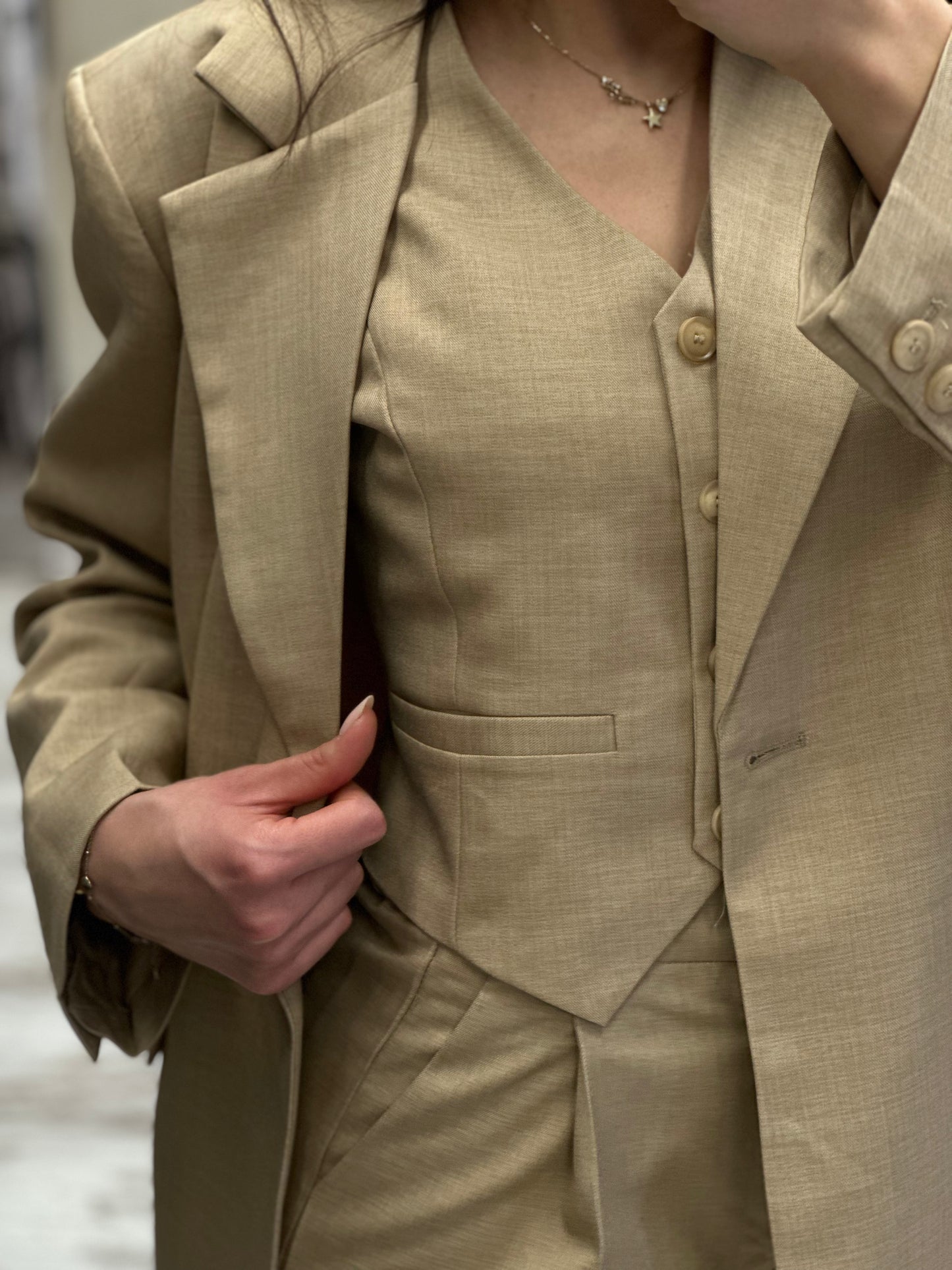 Дамски ленен костюм