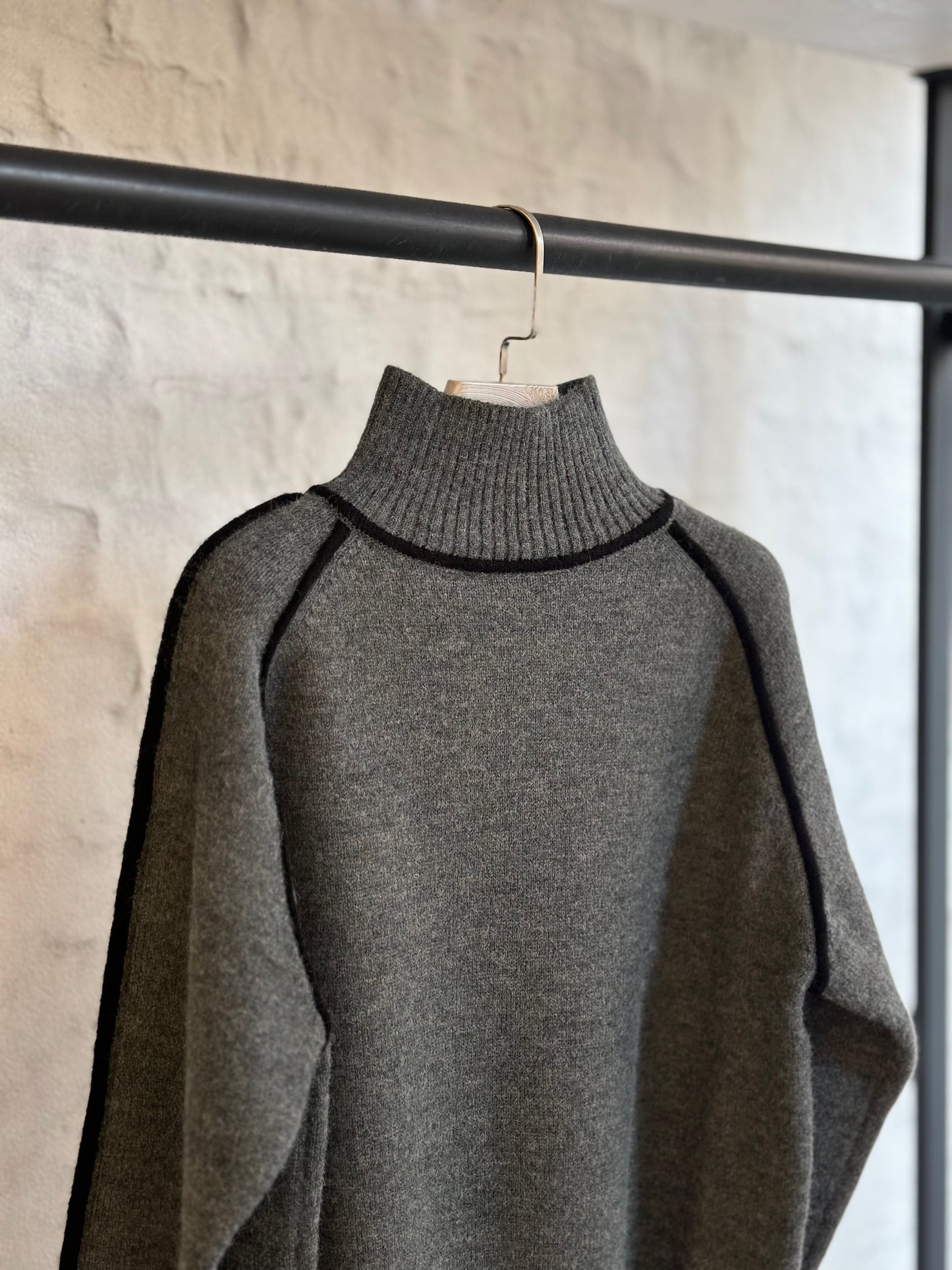 Дамски пуловер поло-сив