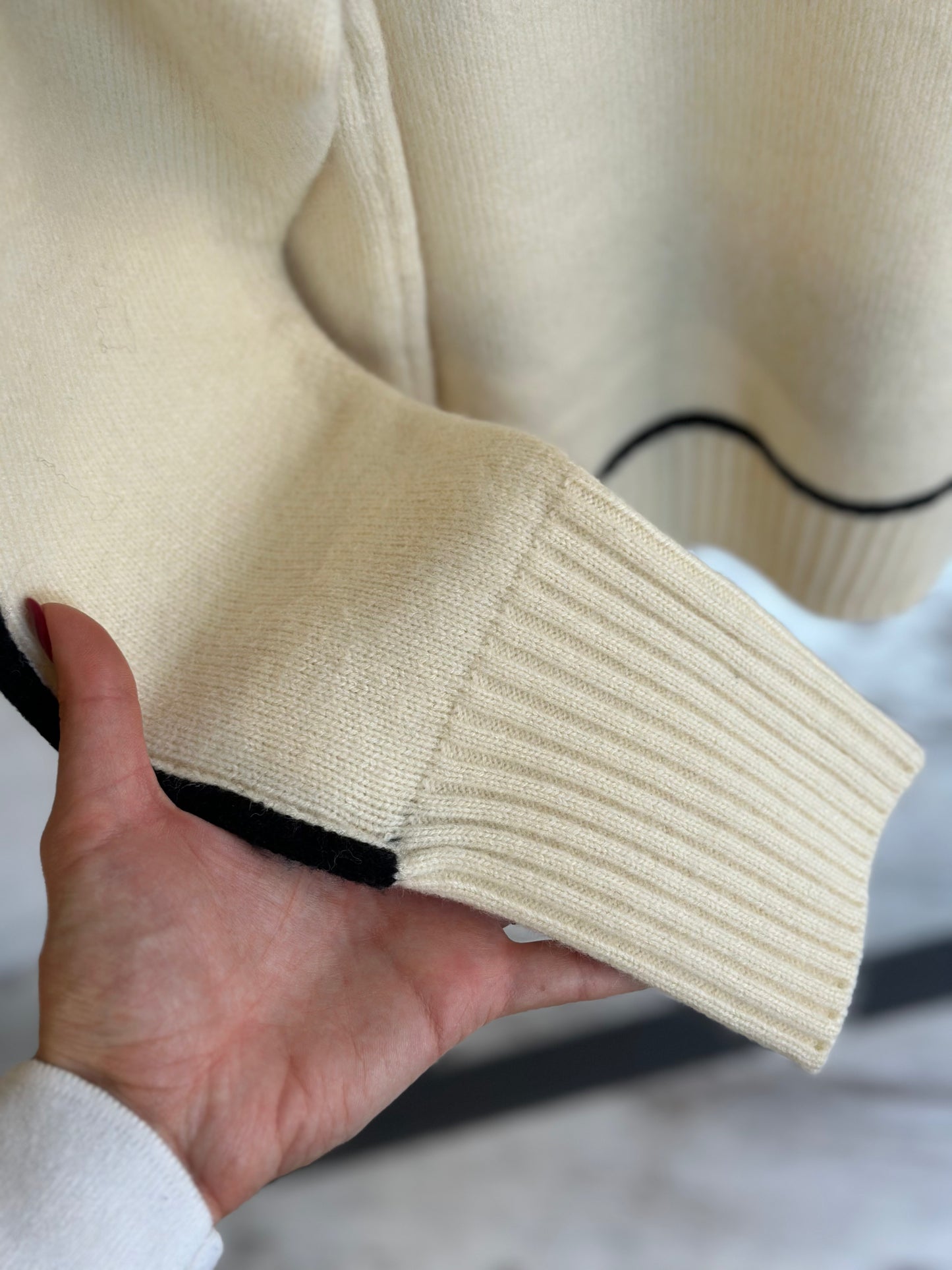 Дамски пуловер поло-крема