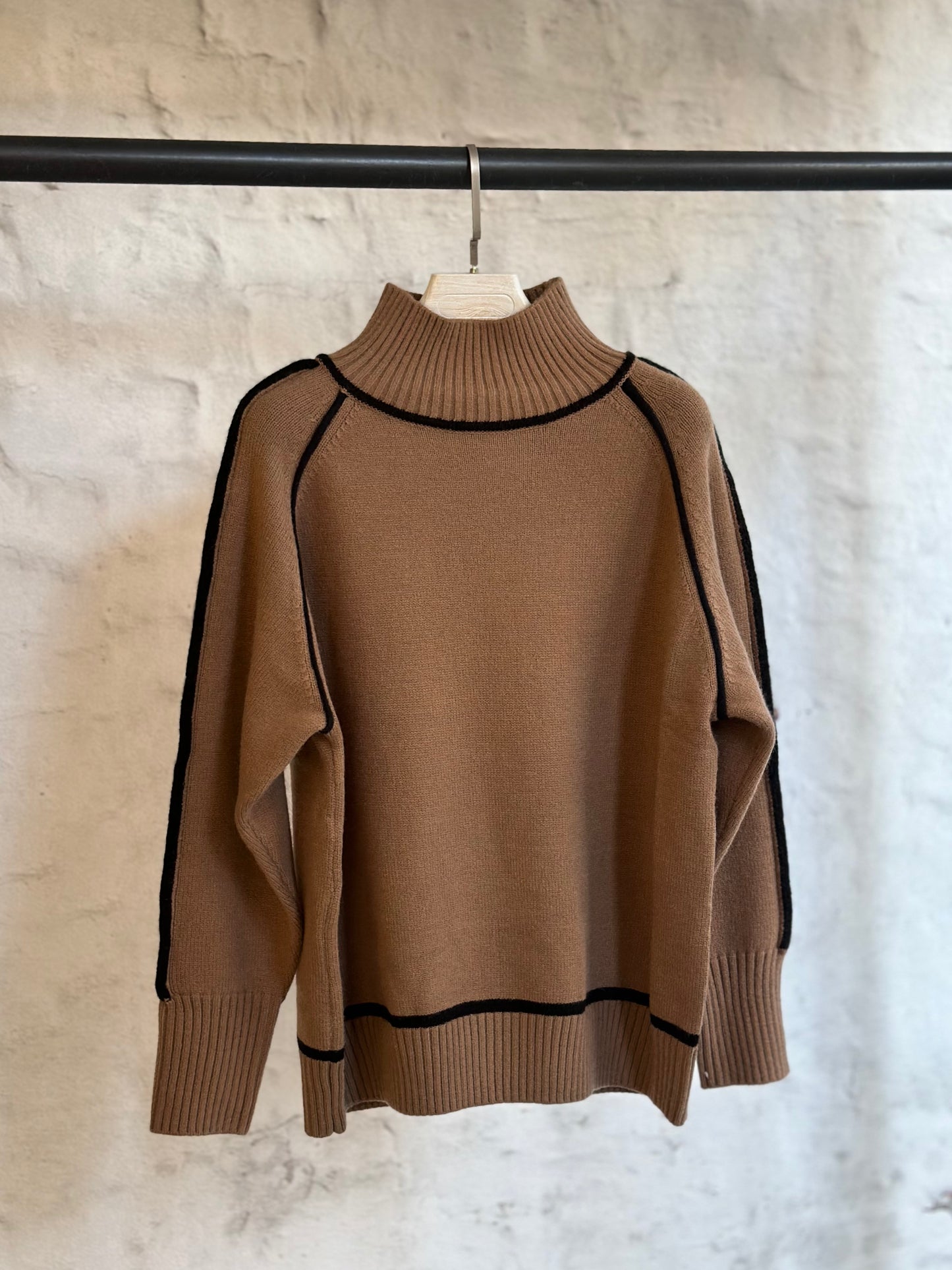 Дамски пуловер поло-кафяв