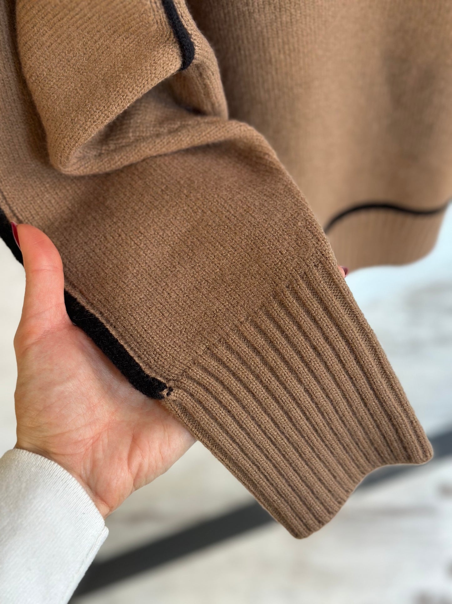 Дамски пуловер поло-кафяв