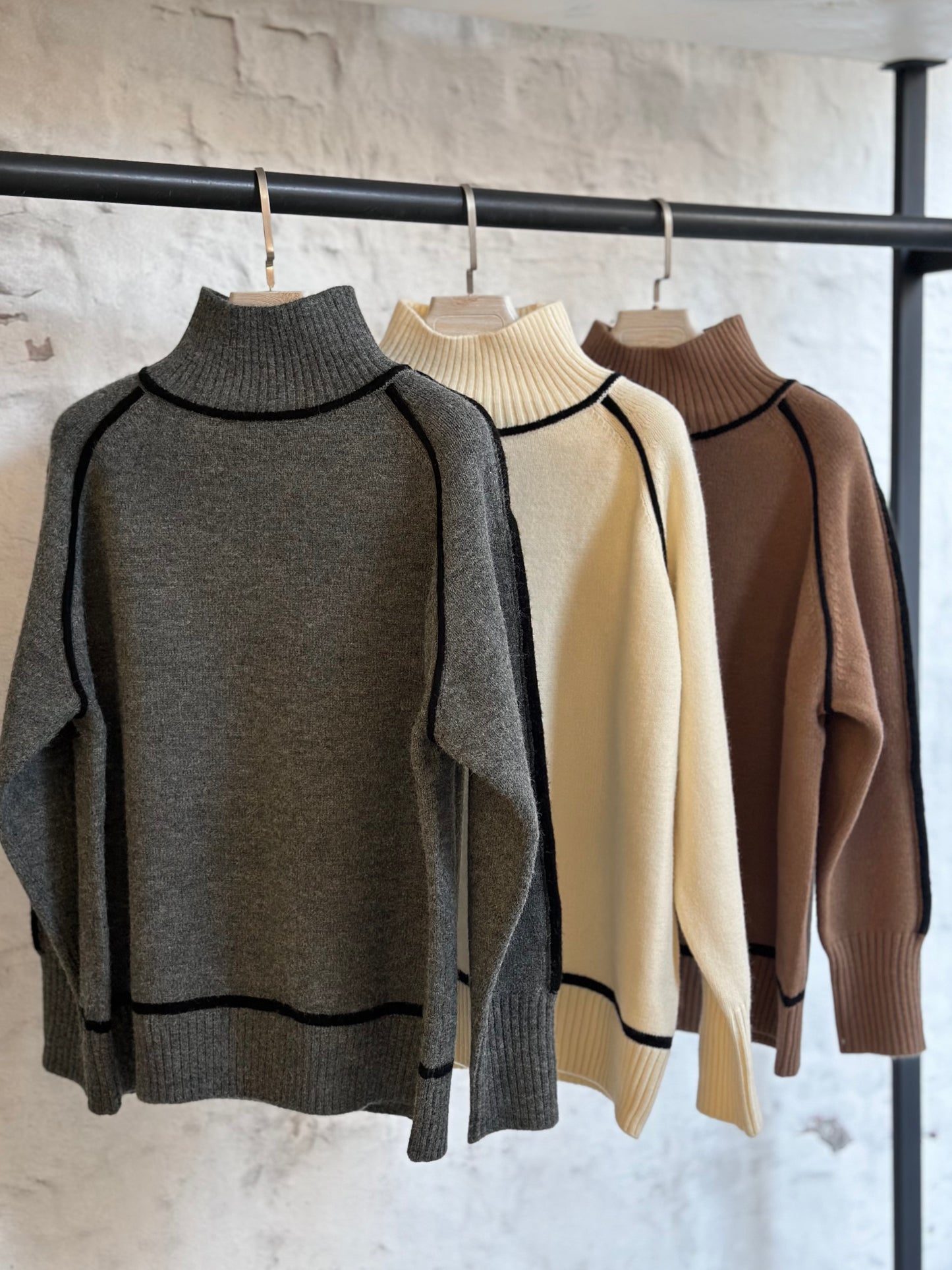 Дамски пуловер поло-сив