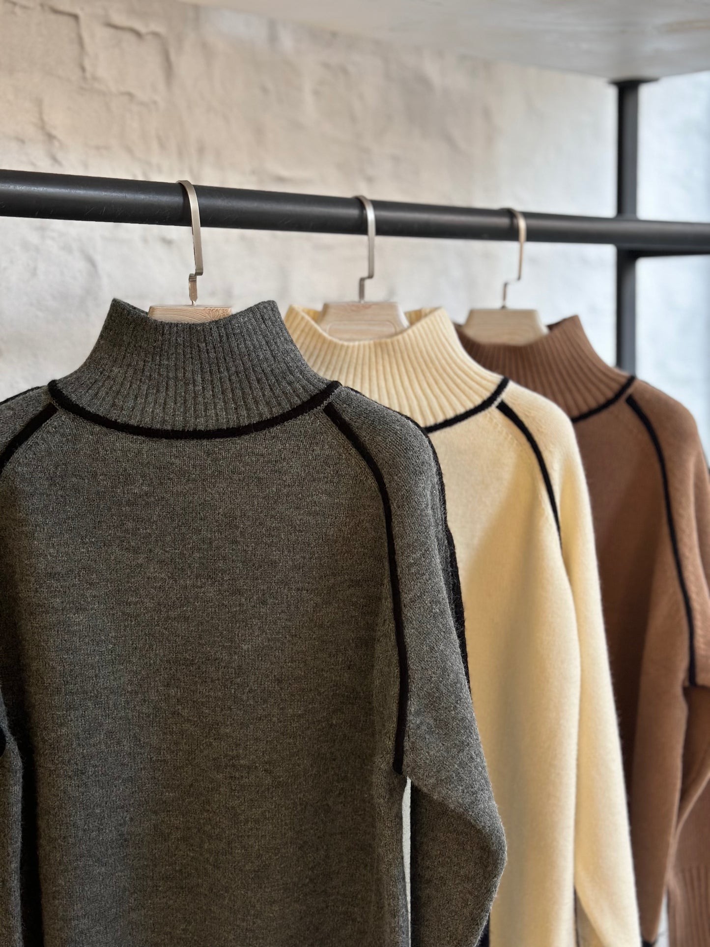 Дамски пуловер поло-сив