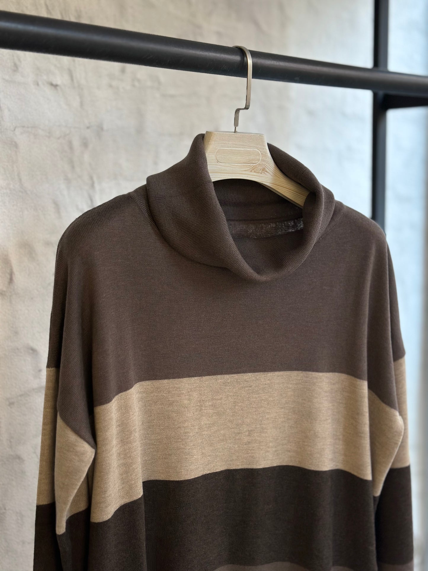 Дамски пуловер рае-кафяв