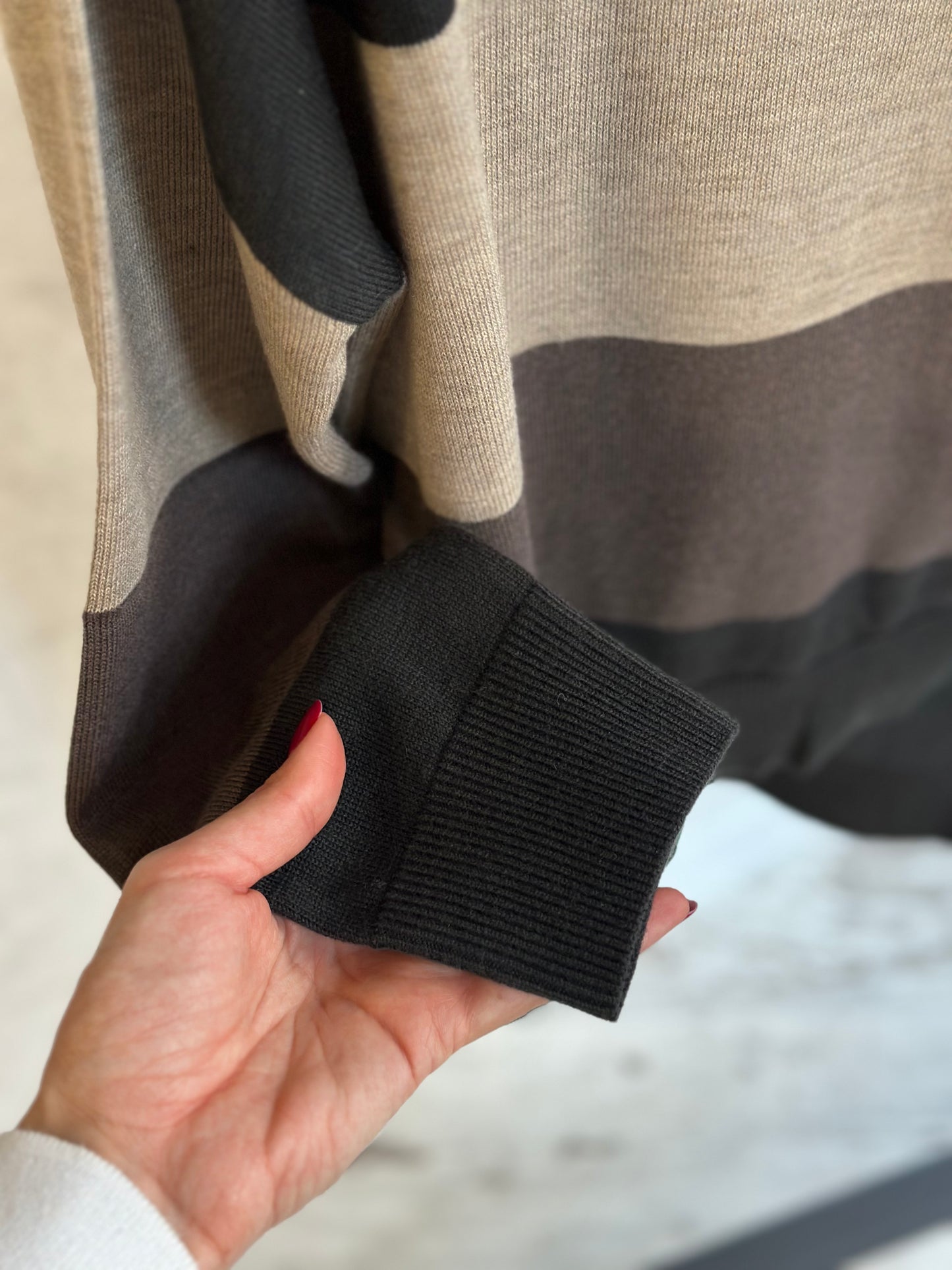 Дамски пуловер рае-черен