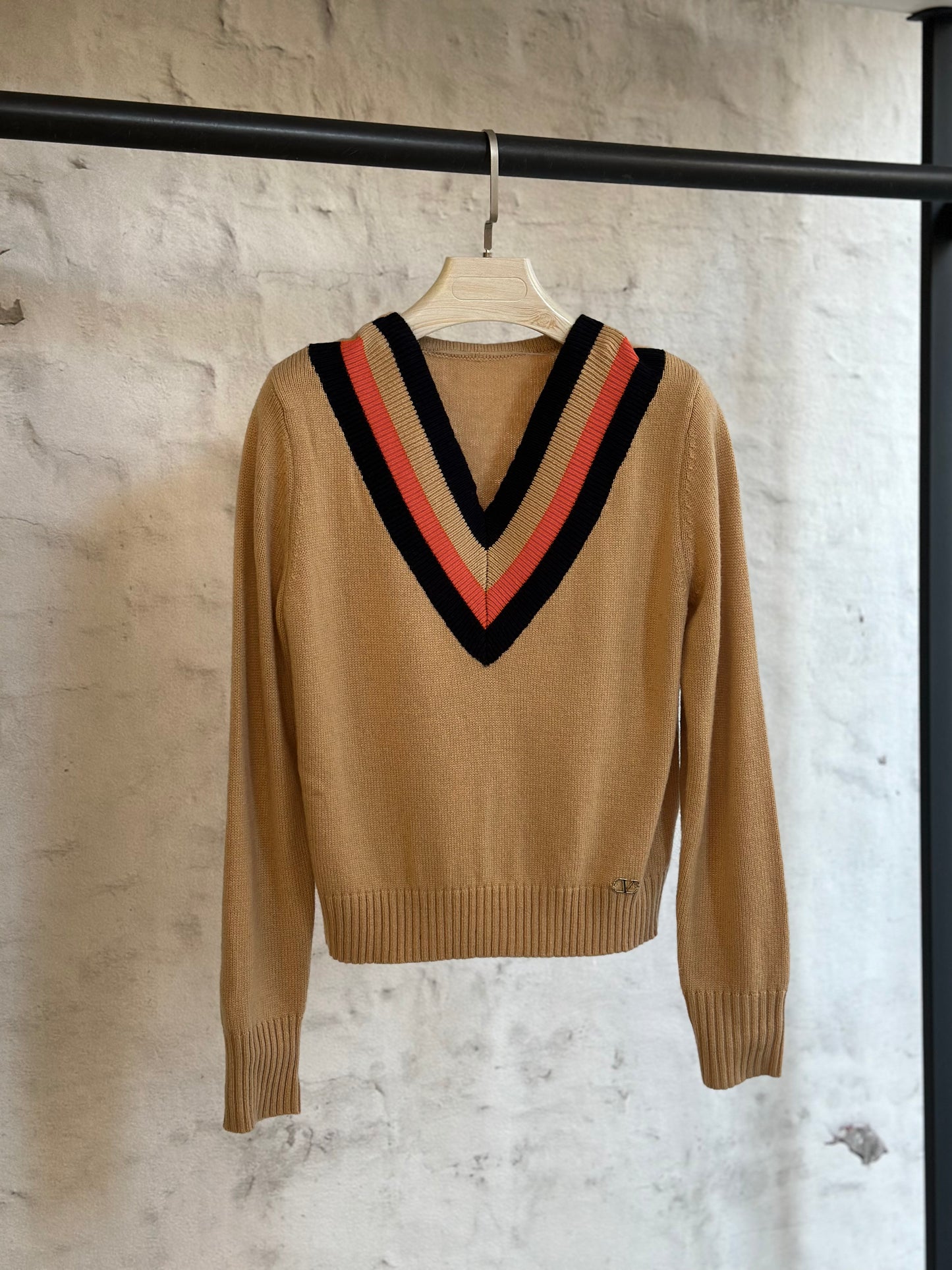 Дамски пуловер V-кафяв