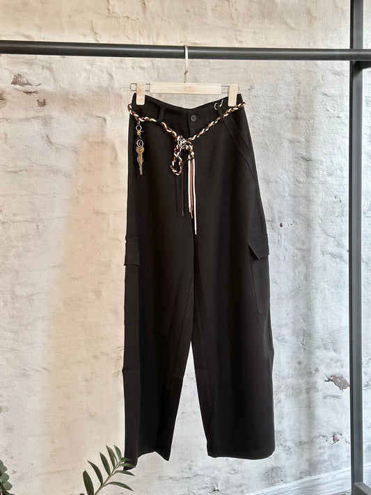 Дамски панталон със странични джобове- черен