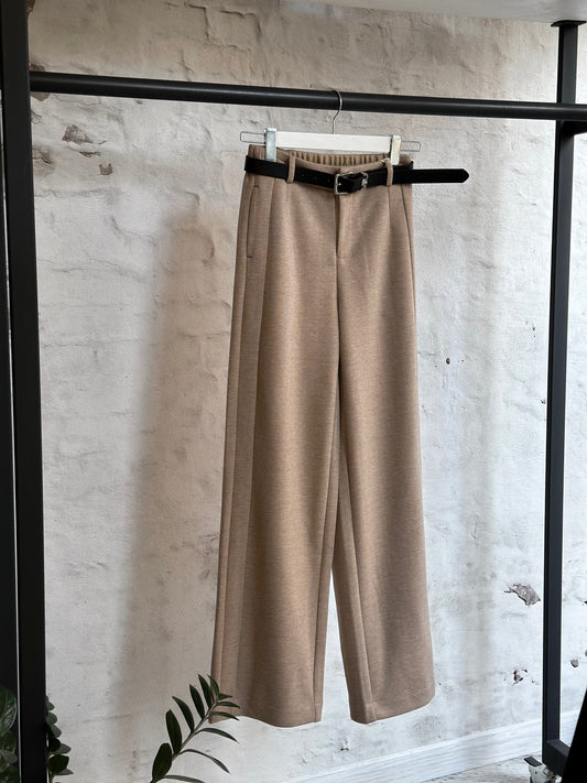 Дамски панталон-бежов