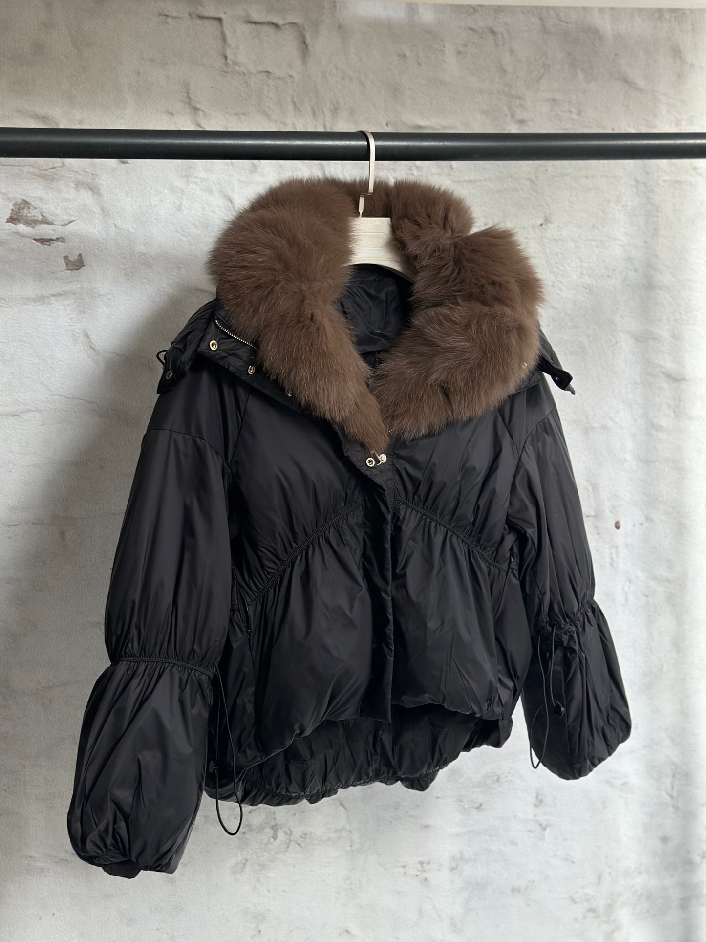 Дамско яке с гъши пух и качулка с косъм