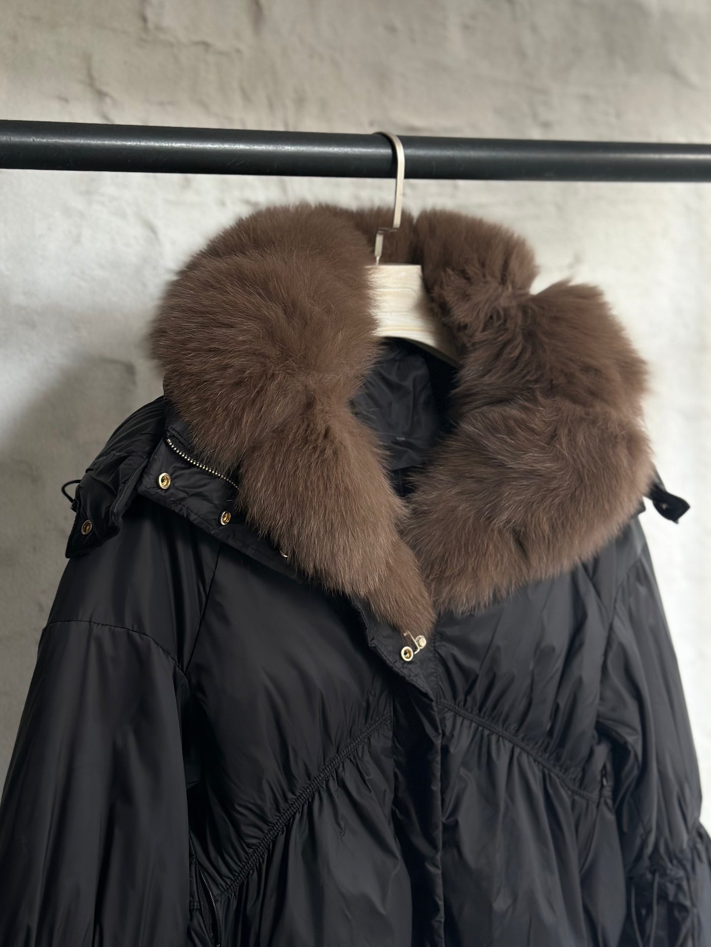 Дамско яке с гъши пух и качулка с косъм