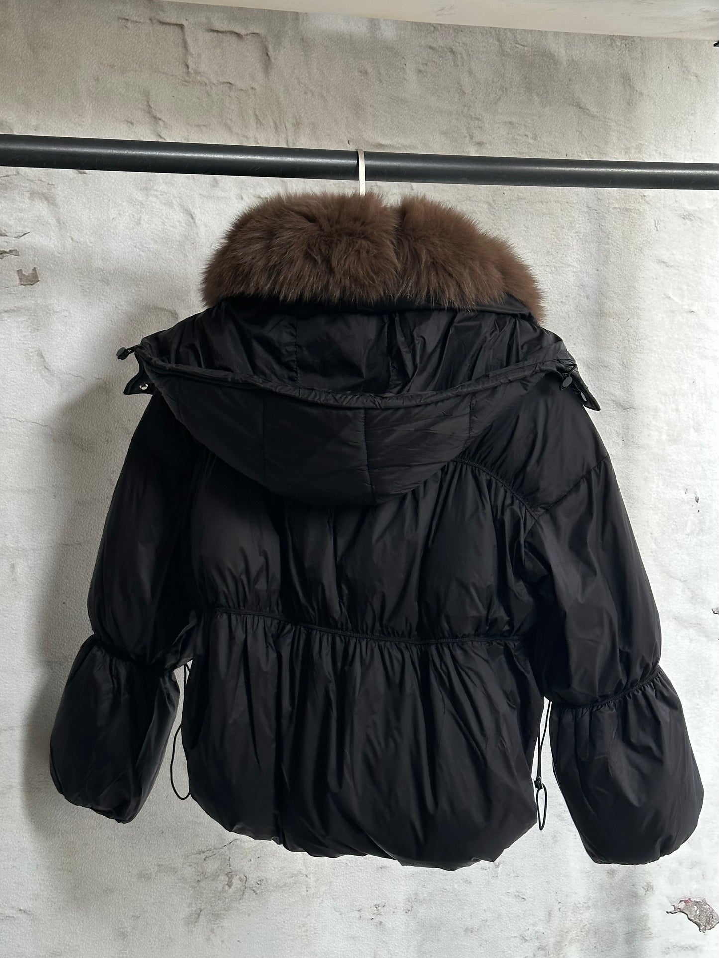 Дамско яке с гъши пух и качулка с косъм