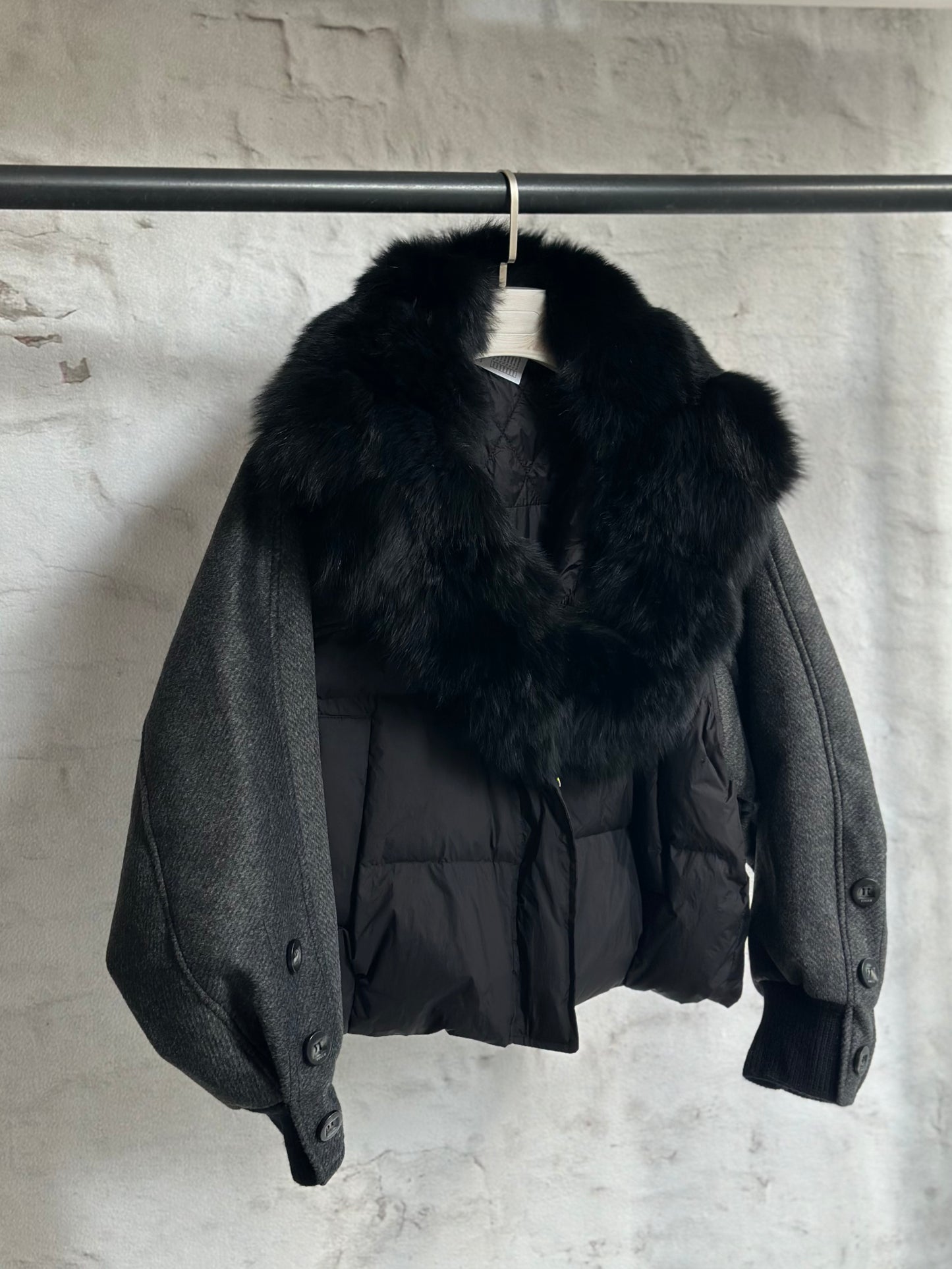 Дамско яке с гъши пух и естествен черен косъм