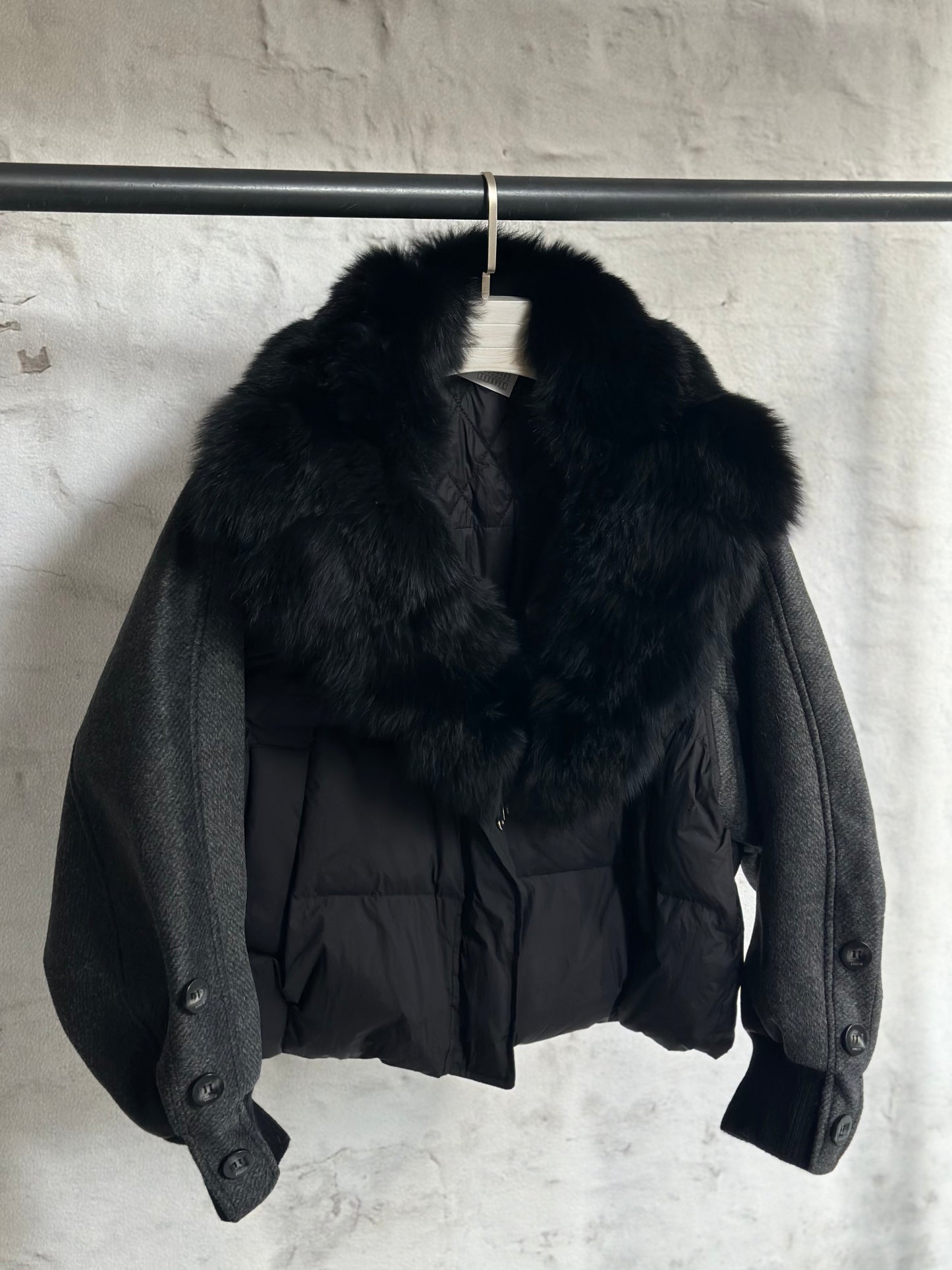 Дамско яке с гъши пух и естествен черен косъм