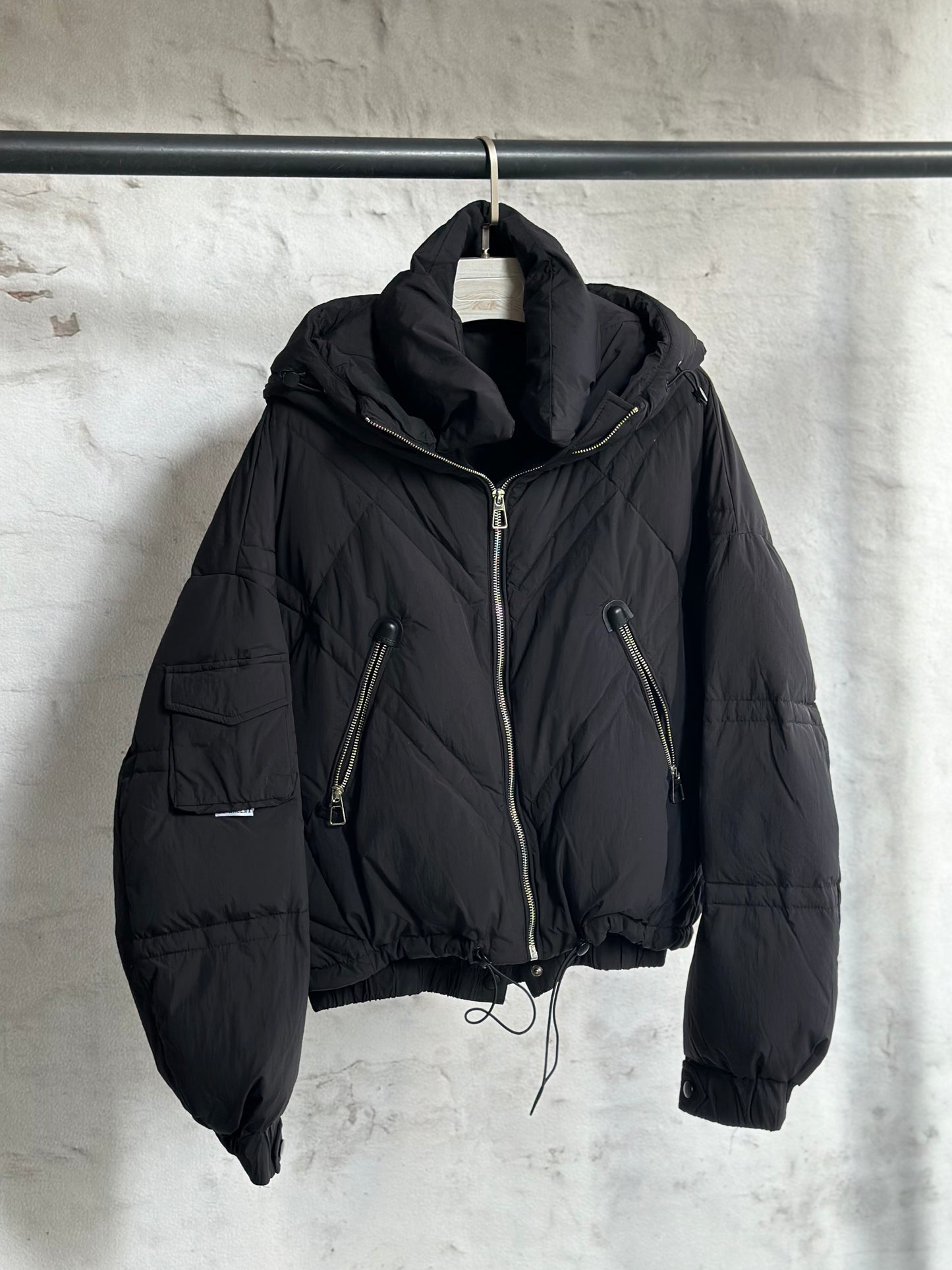 Дамско яке с гъши пух и качулка-черно