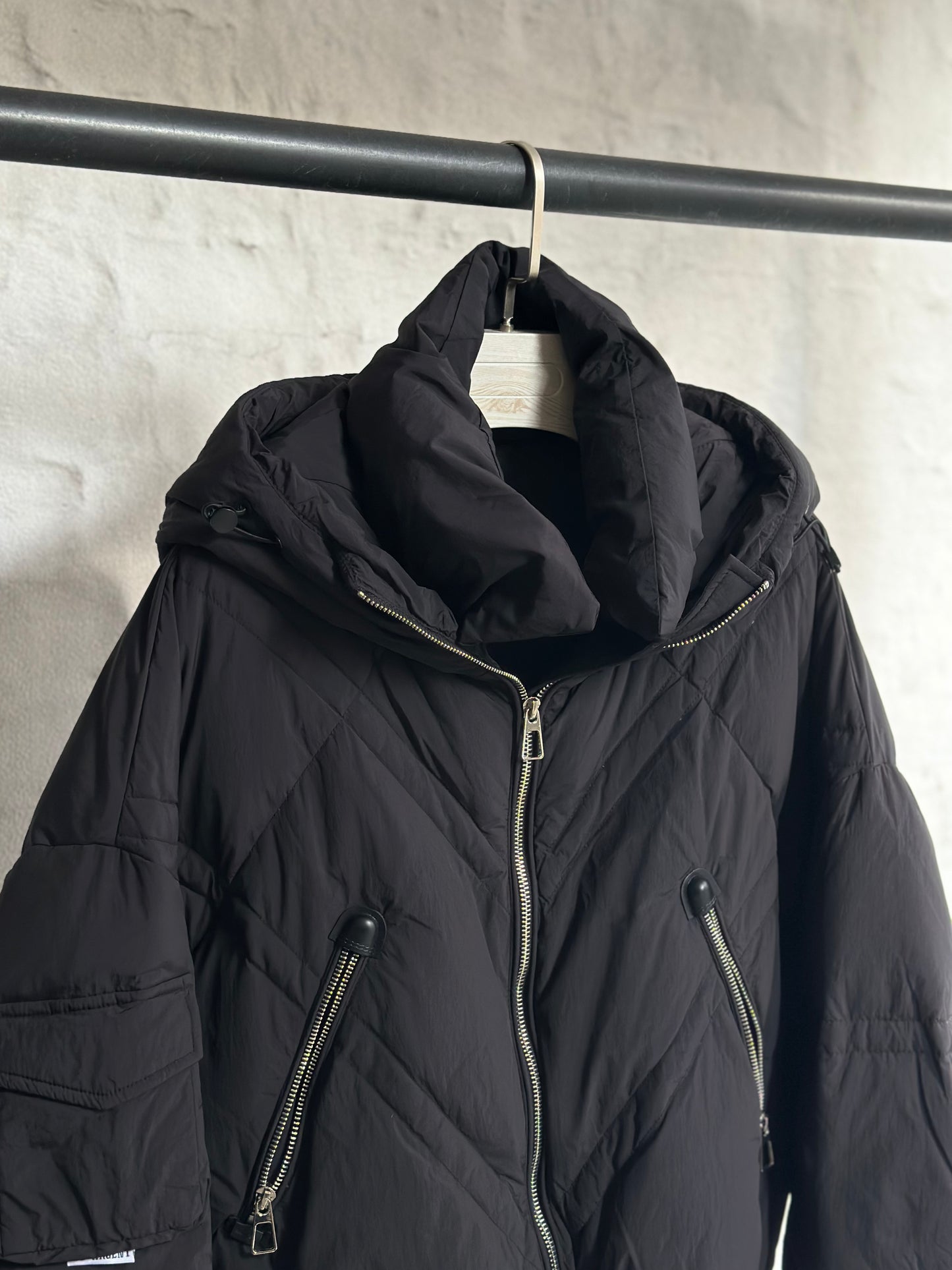 Дамско яке с гъши пух и качулка-черно