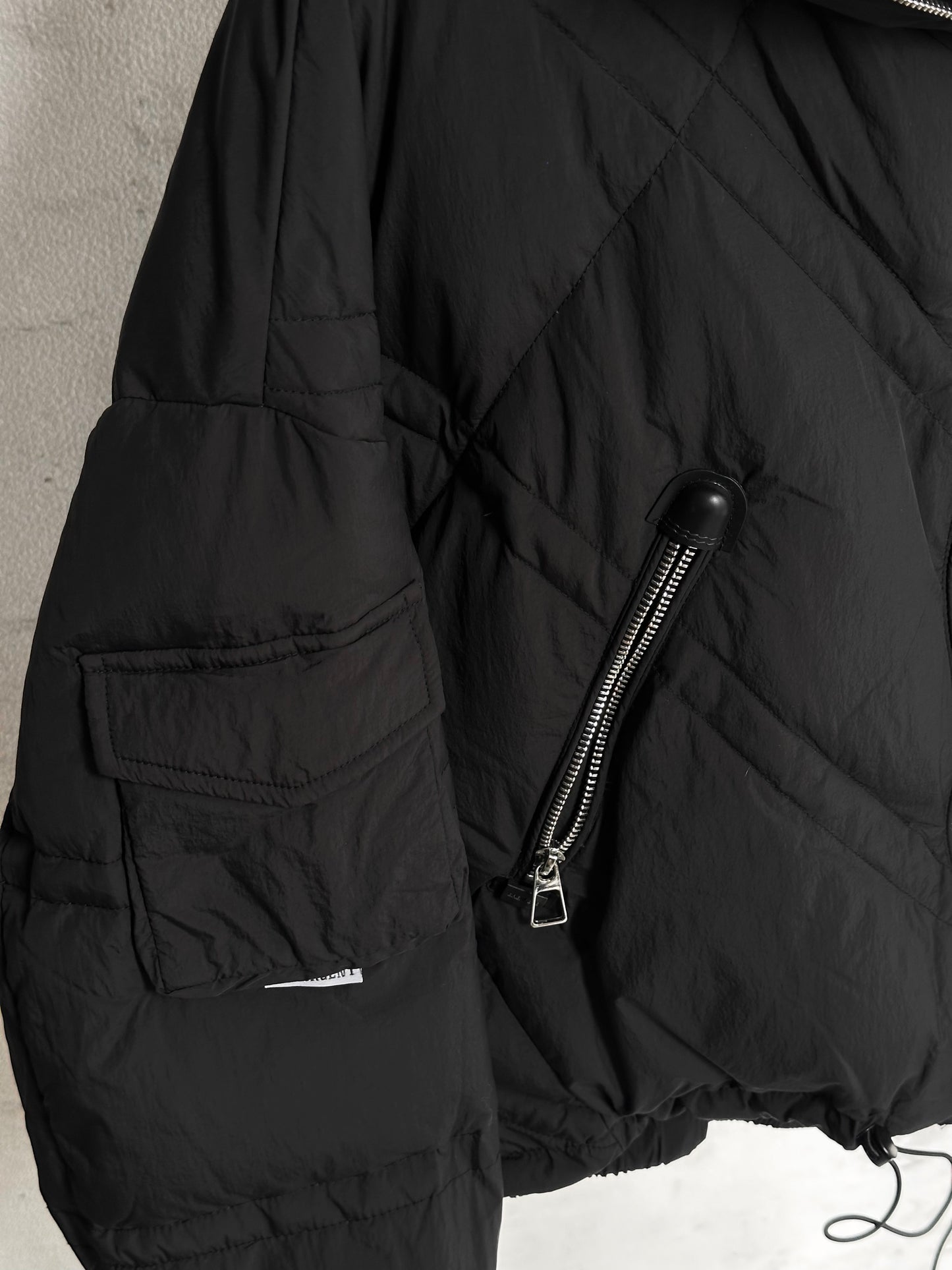 Дамско яке с гъши пух и качулка-черно