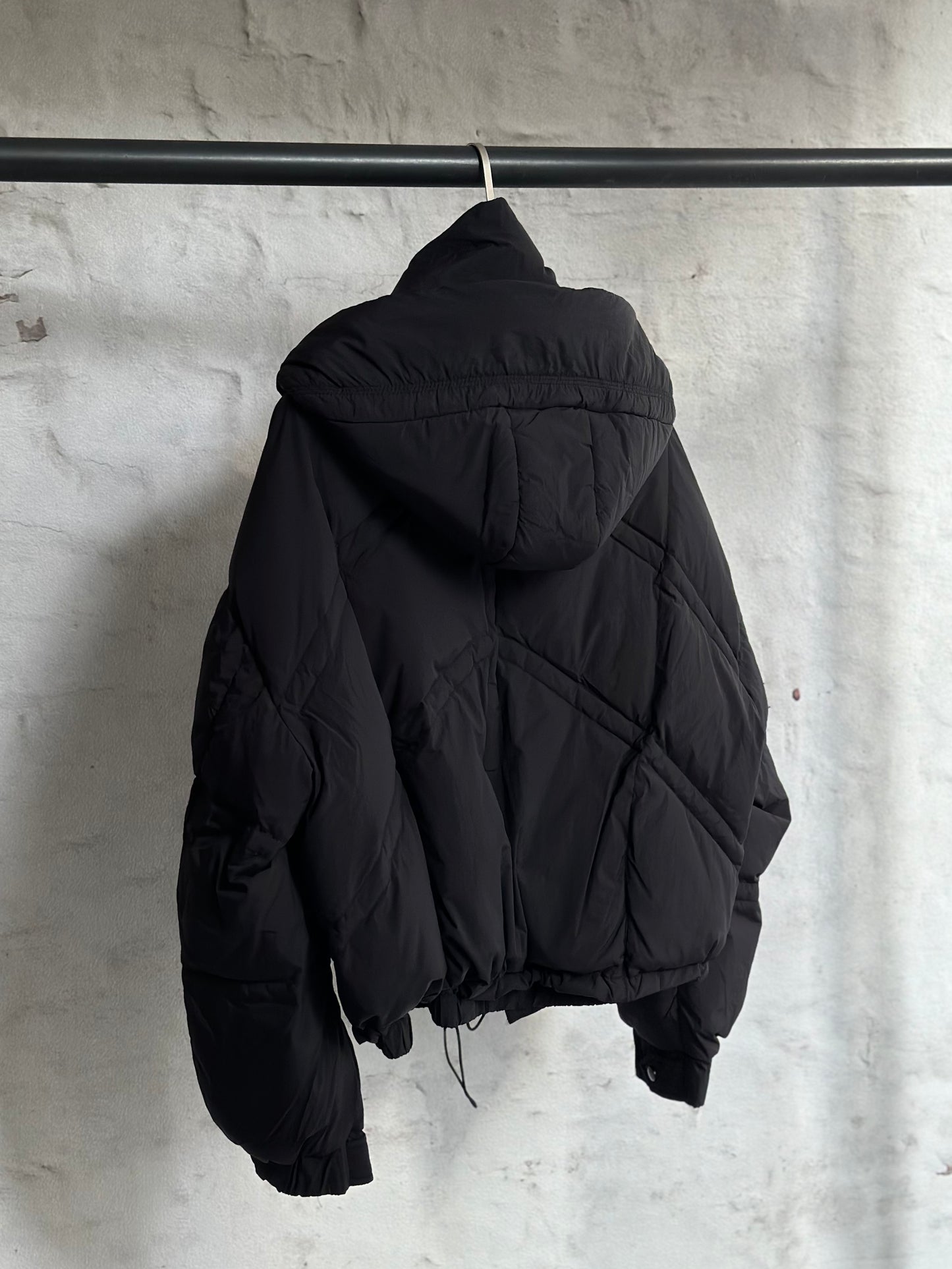 Дамско яке с гъши пух и качулка-черно