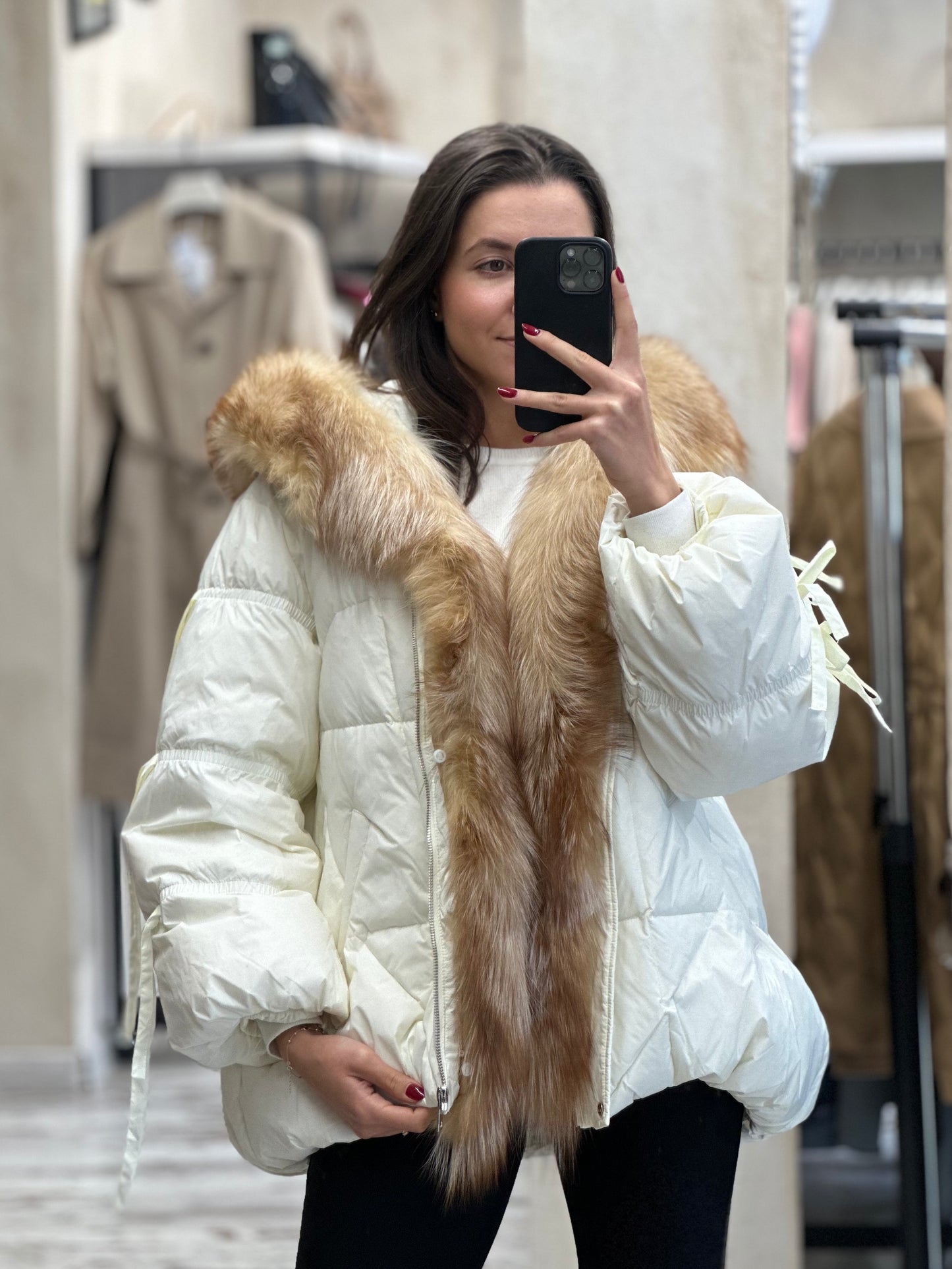 Дамско яке с гъши пух и естествен косъм- бяло