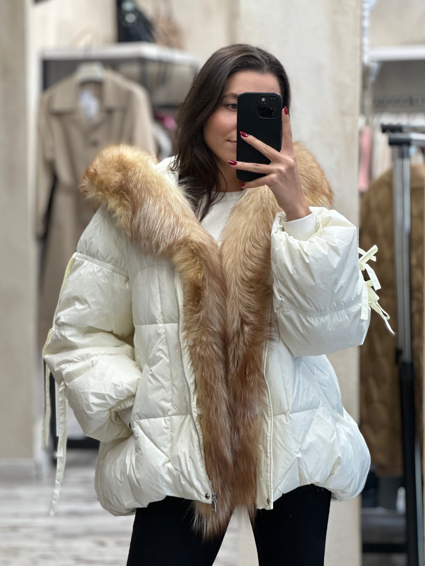 Дамско яке с гъши пух и естествен косъм- бяло