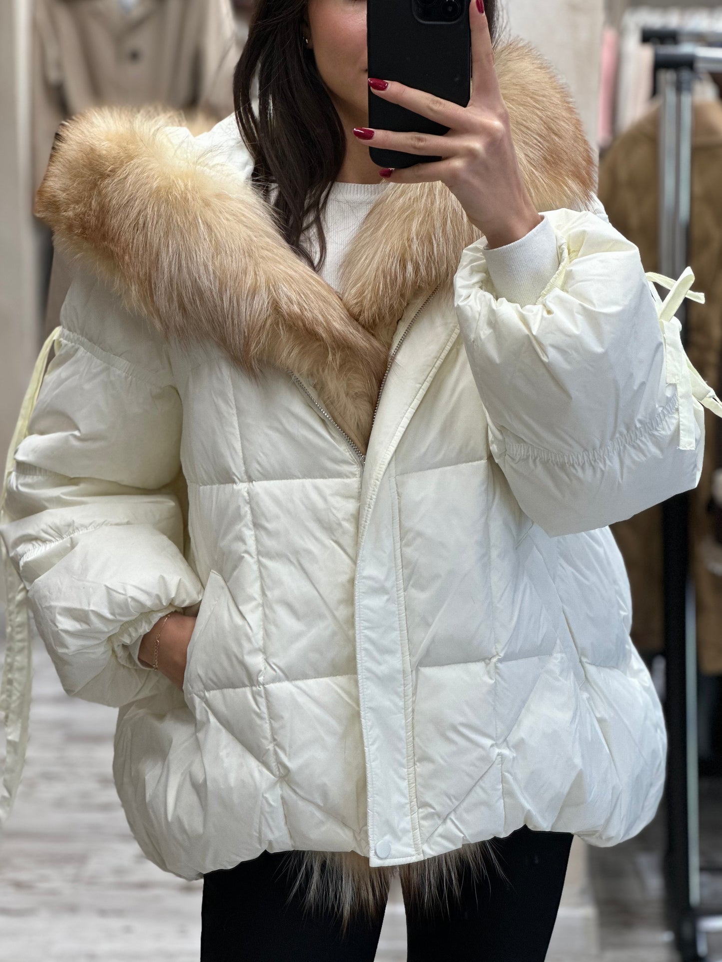 Дамско яке с гъши пух и естествен косъм- бяло