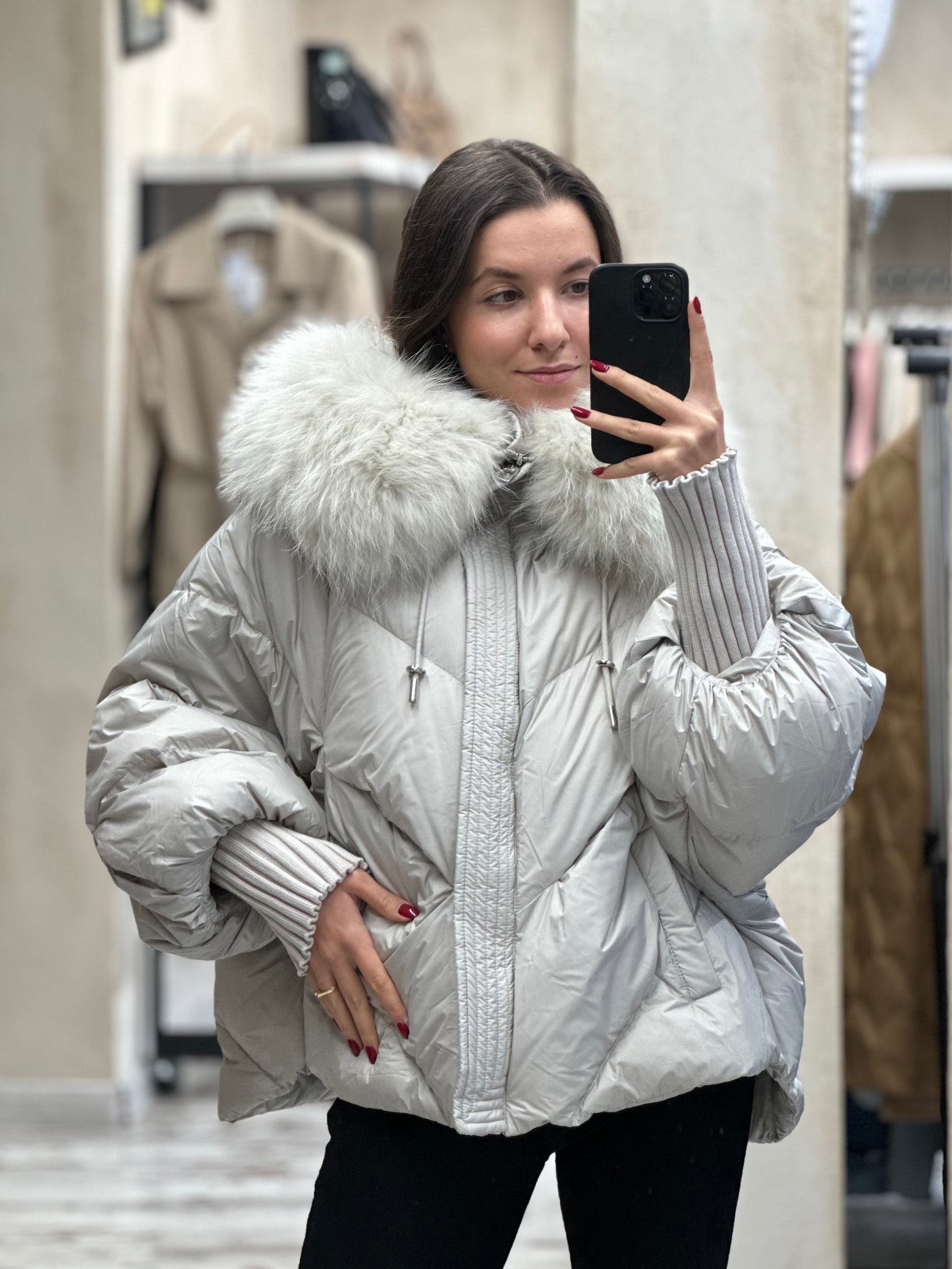 Дамско яке с гъши пух и естествен косъм- светло сиво