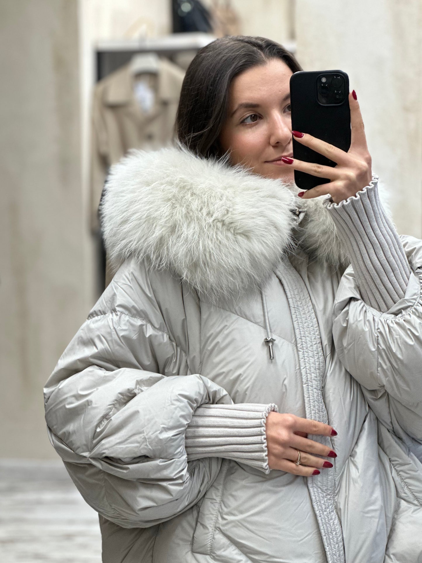 Дамско яке с гъши пух и естествен косъм- светло сиво