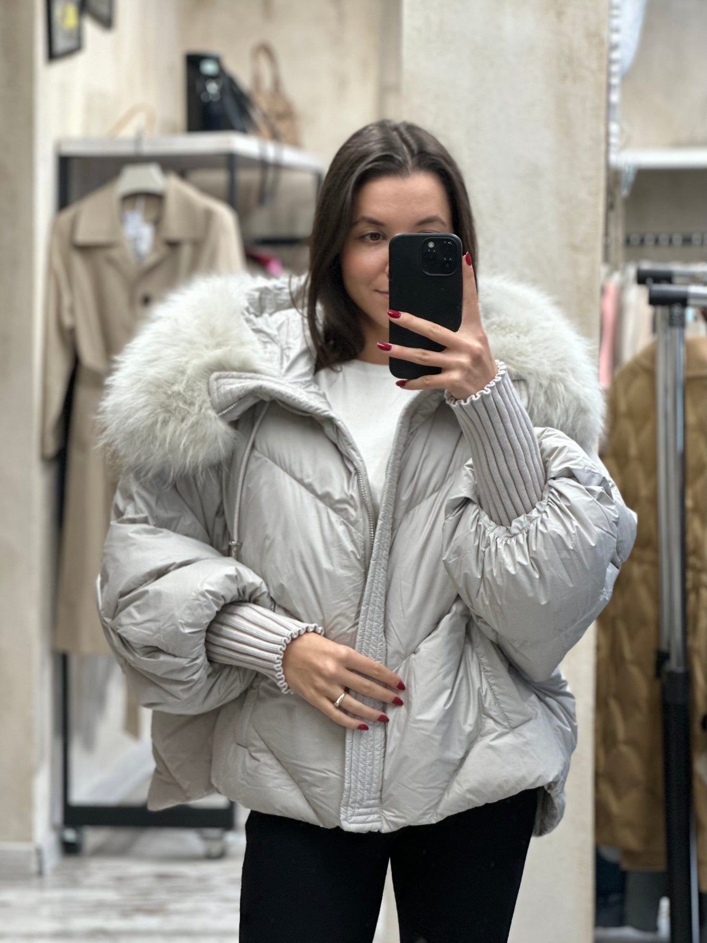 Дамско яке с гъши пух и естествен косъм- светло сиво