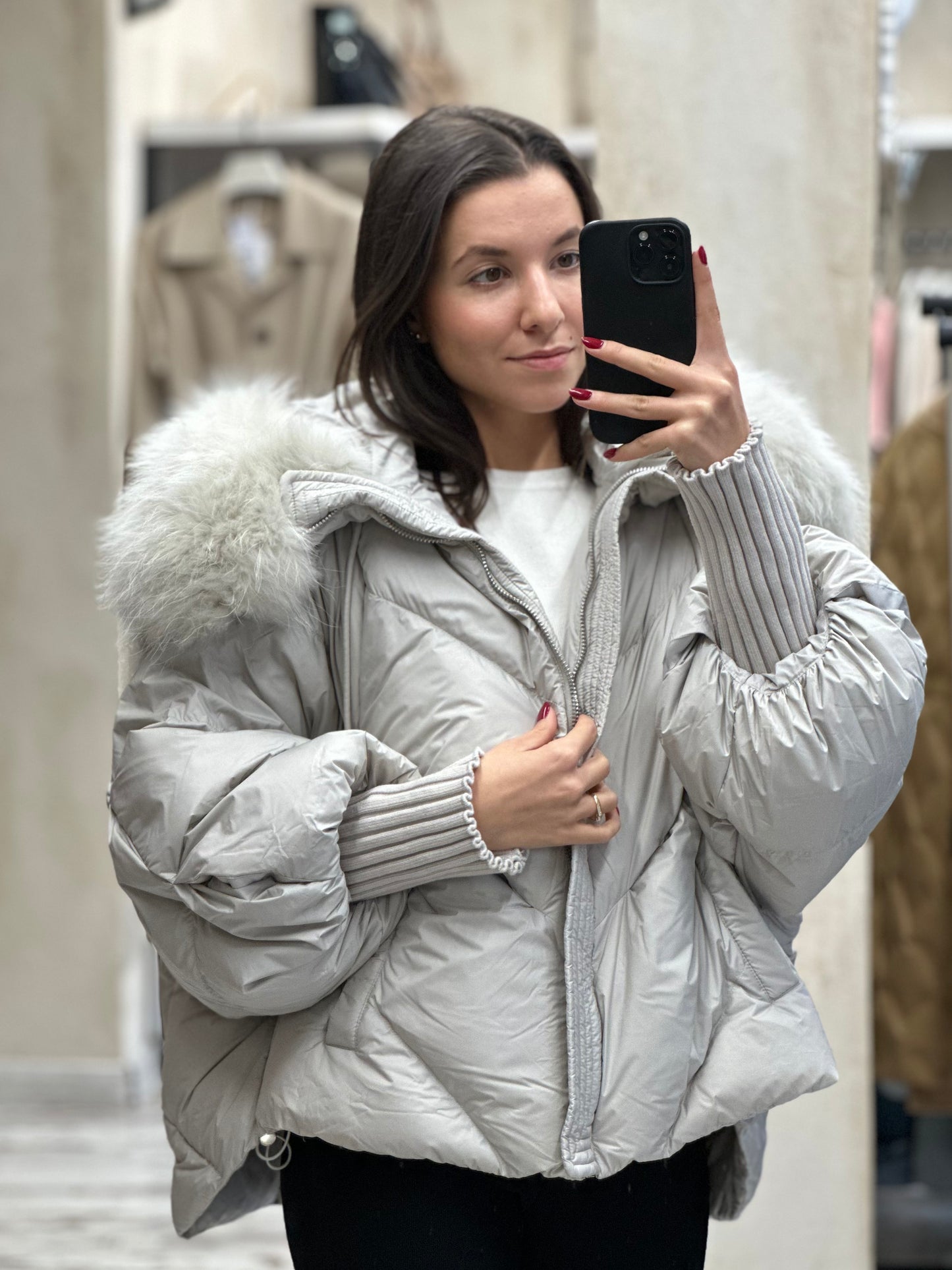 Дамско яке с гъши пух и естествен косъм- светло сиво