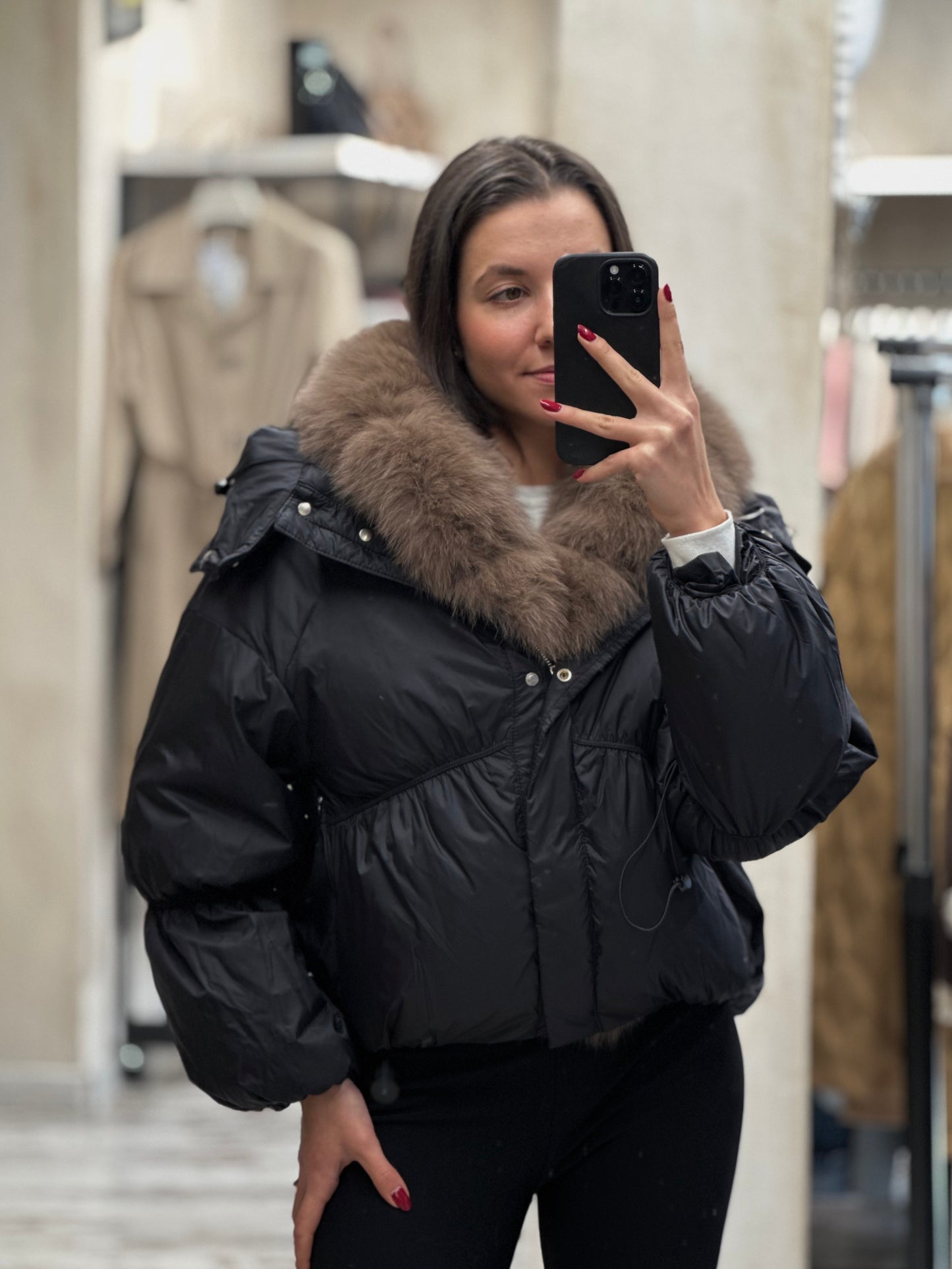 Дамско яке с гъши пух и качулка с косъм