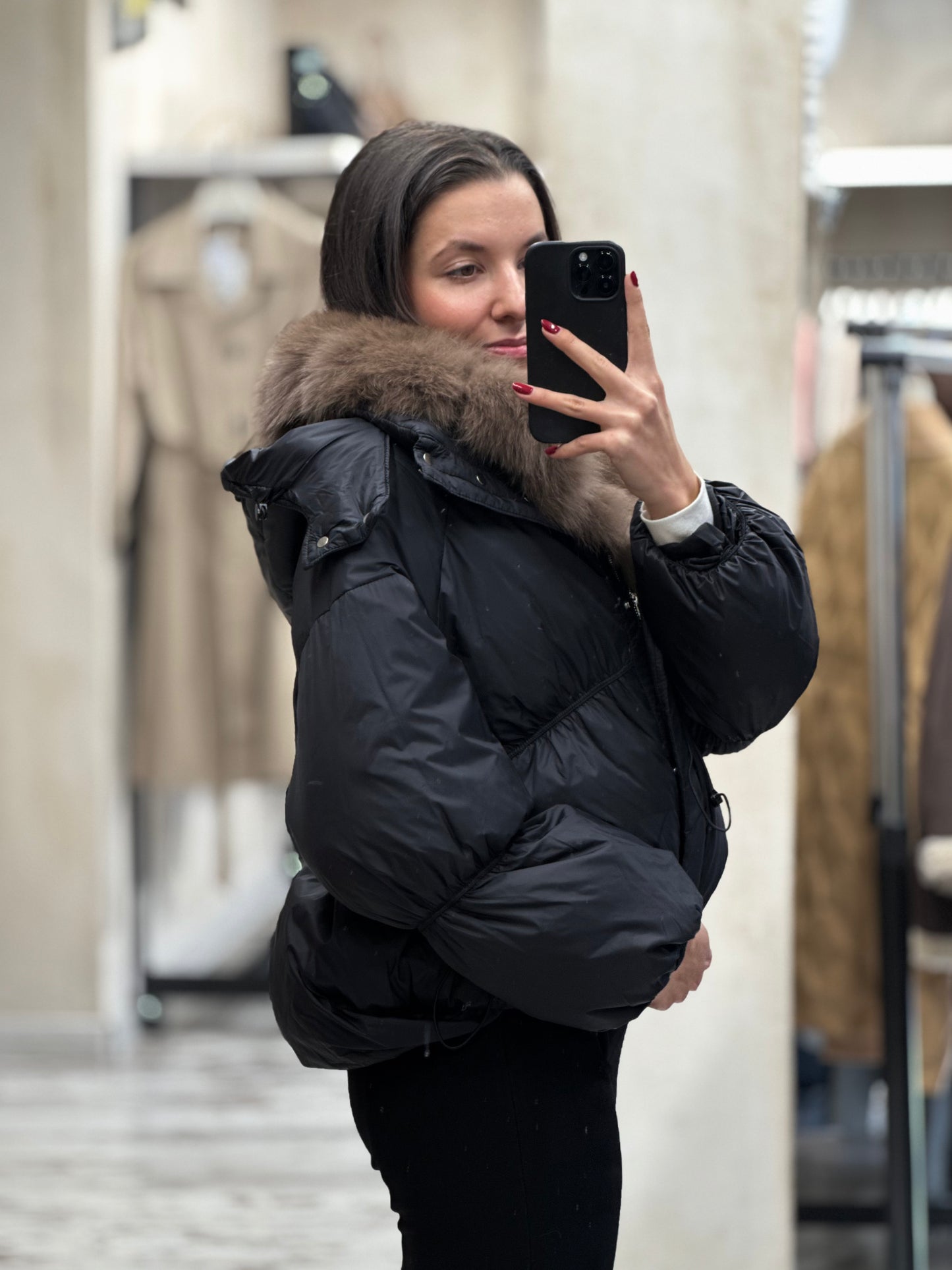 Дамско яке с гъши пух и качулка с косъм