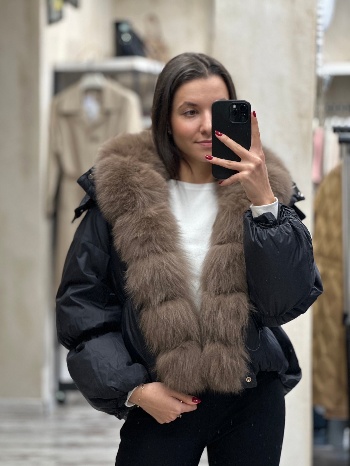 Дамско яке с гъши пух и качулка с косъм