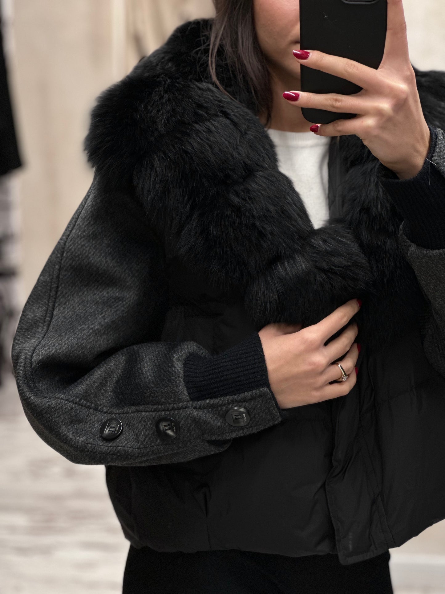 Дамско яке с гъши пух и естествен черен косъм