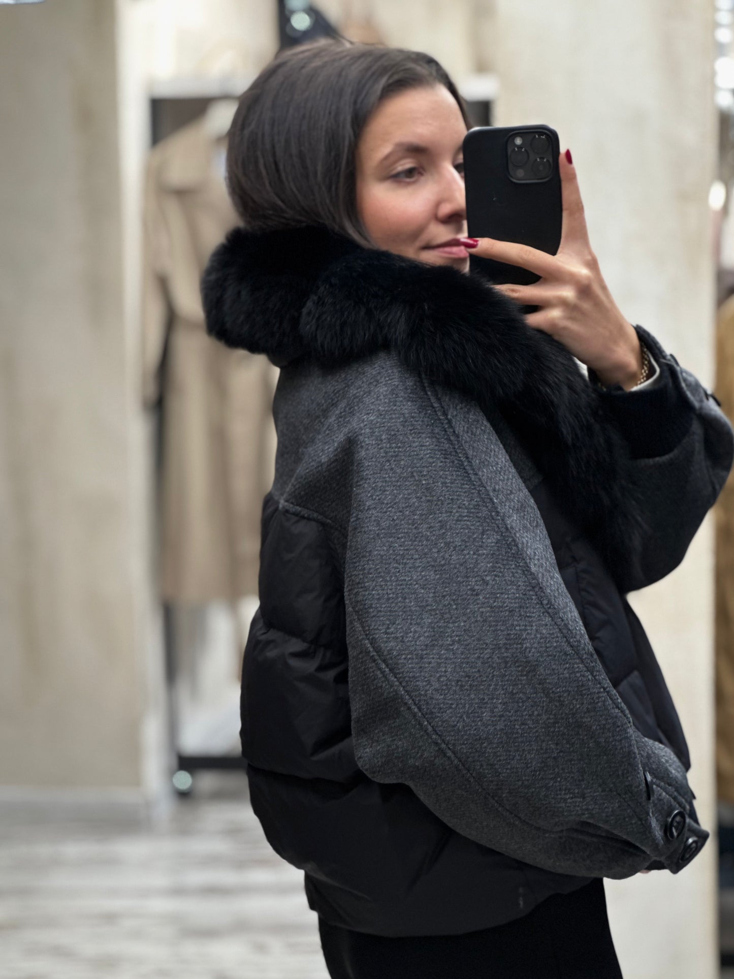 Дамско яке с гъши пух и естествен черен косъм