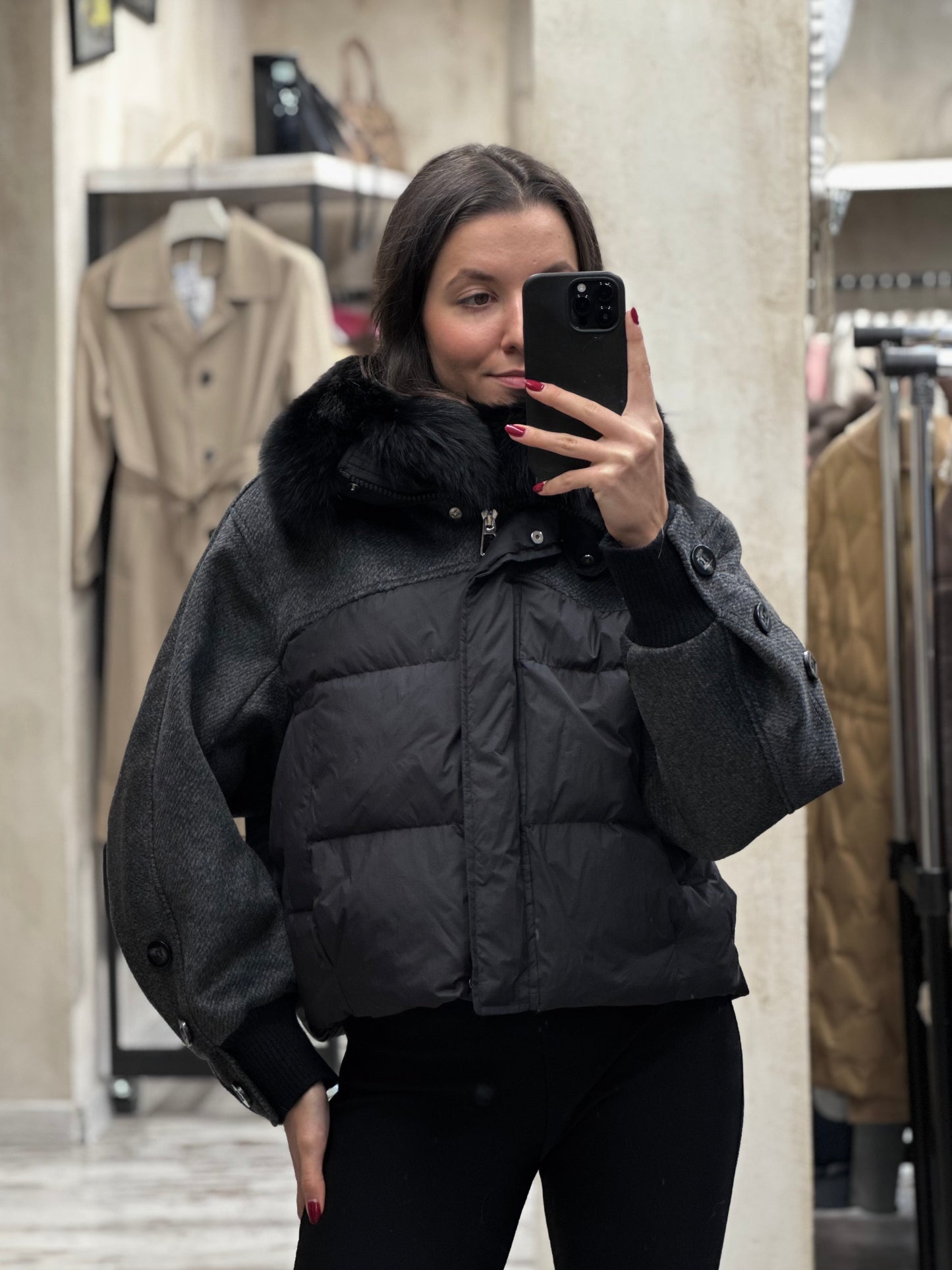 Дамско яке с гъши пух и естествен черен косъм