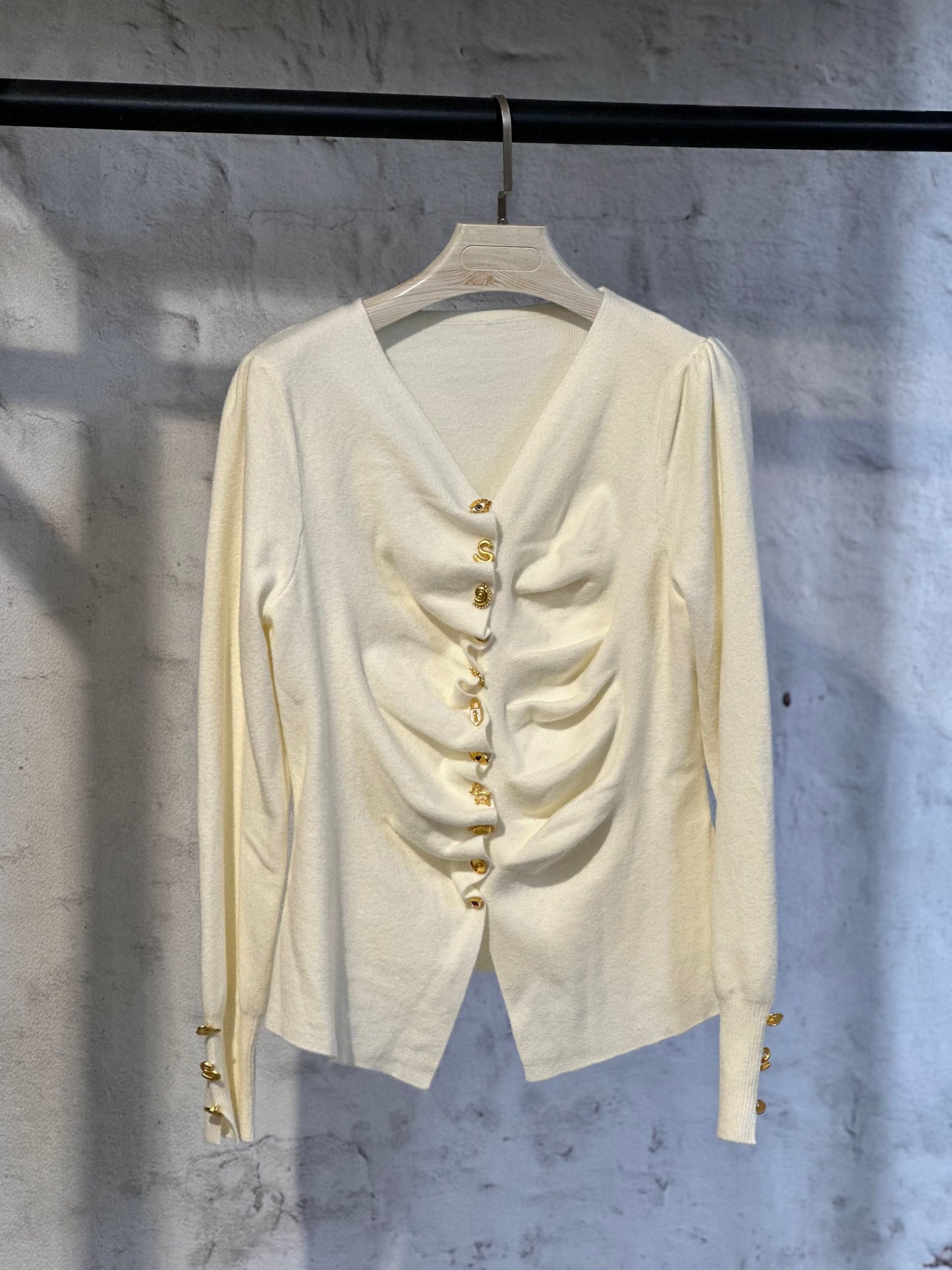 Жилетка финно плетиво-бяла