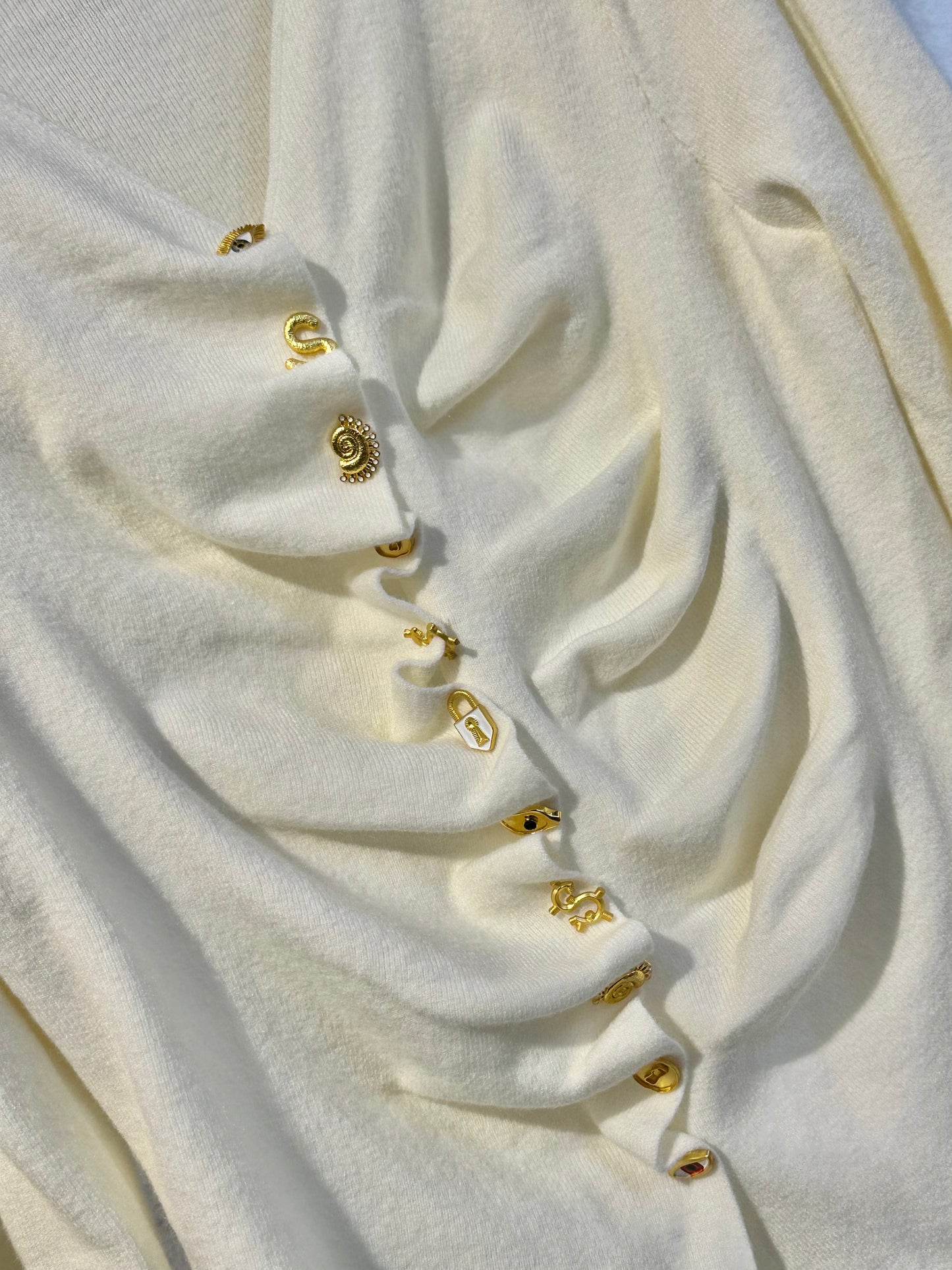 Жилетка финно плетиво-бяла