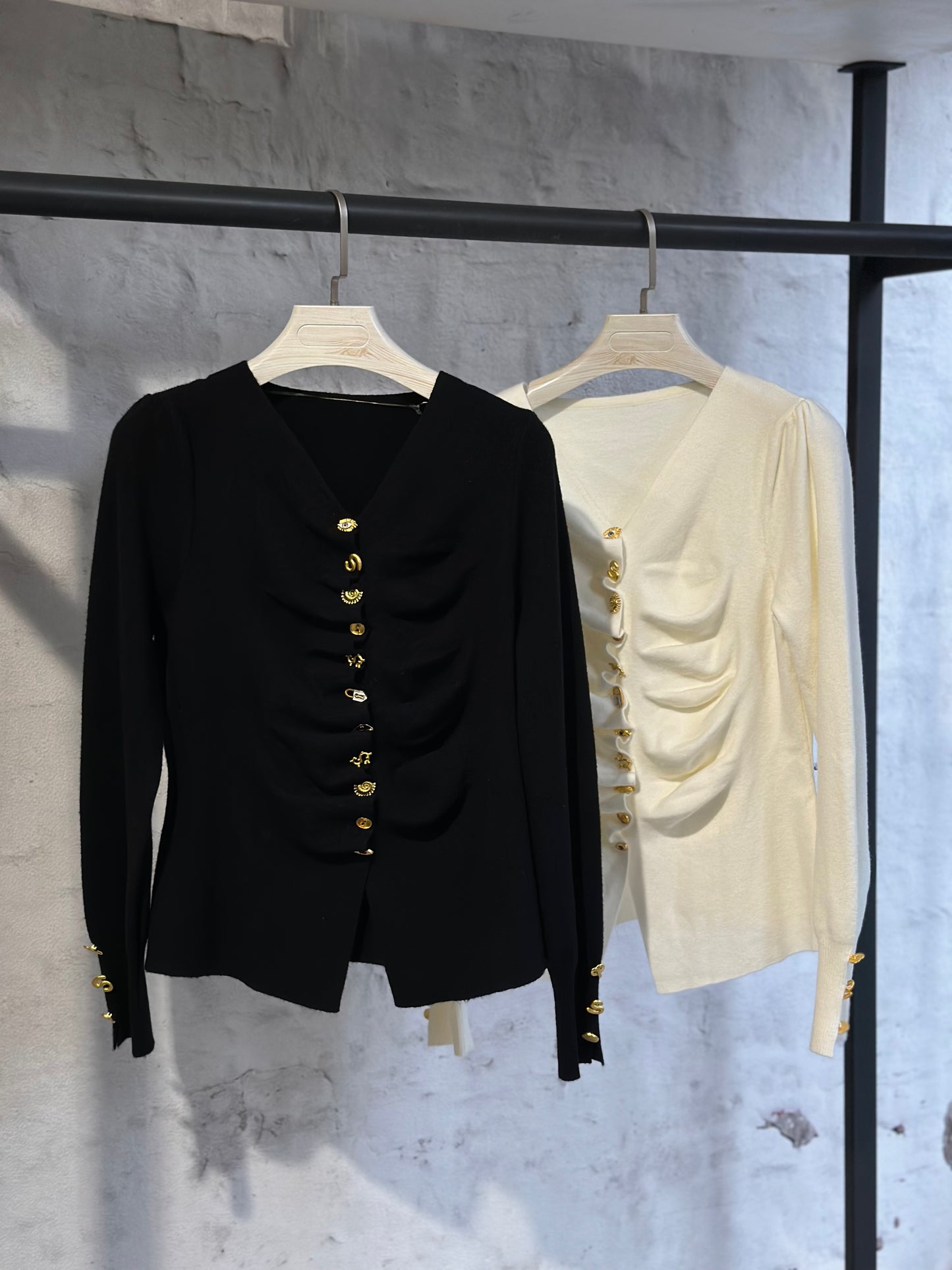 Жилетка финно плетиво-бяла