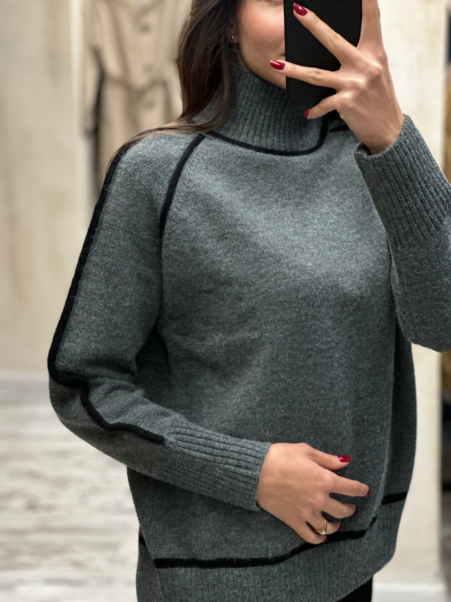 Дамски пуловер поло-сив