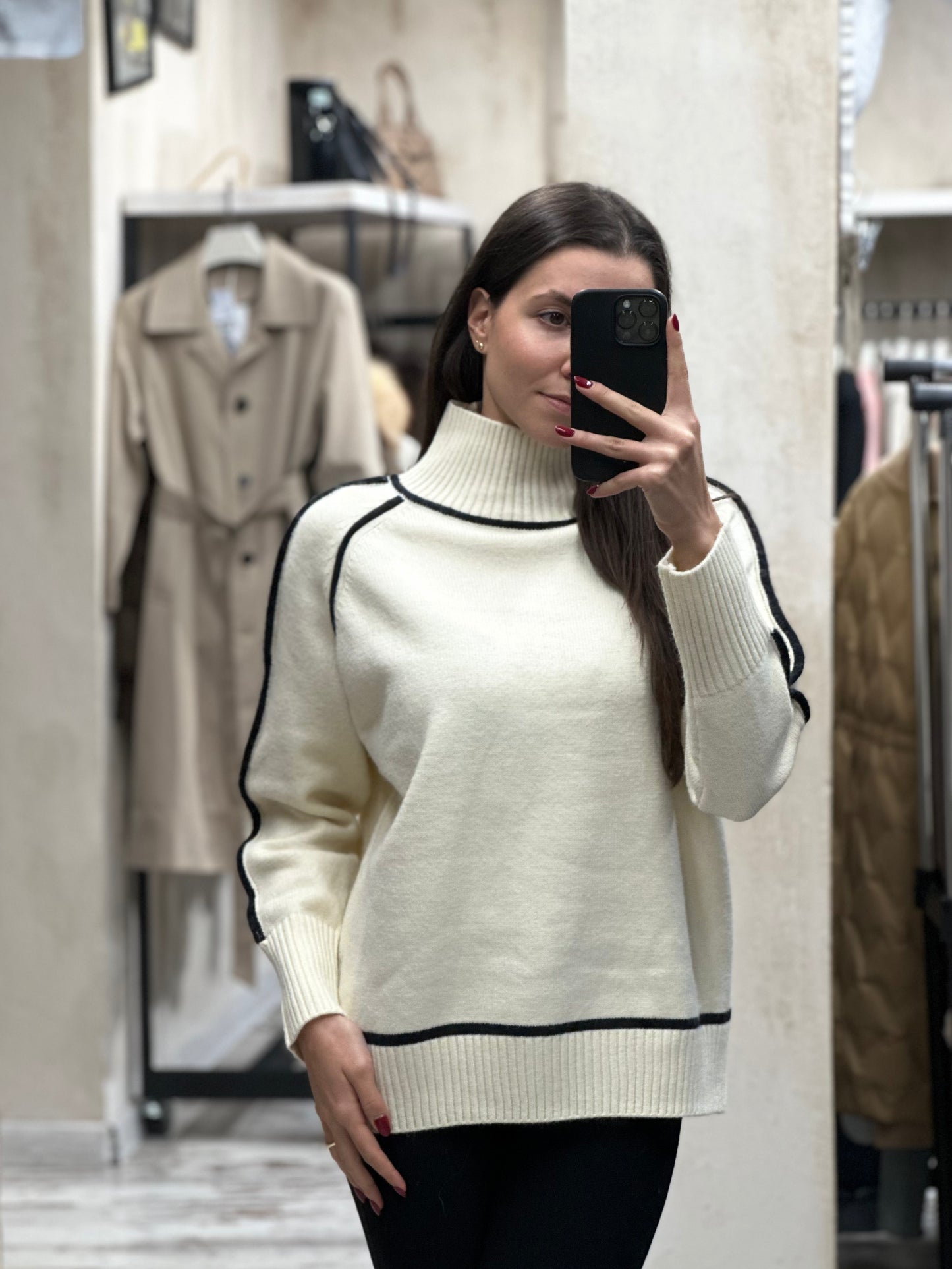 Дамски пуловер поло-крема