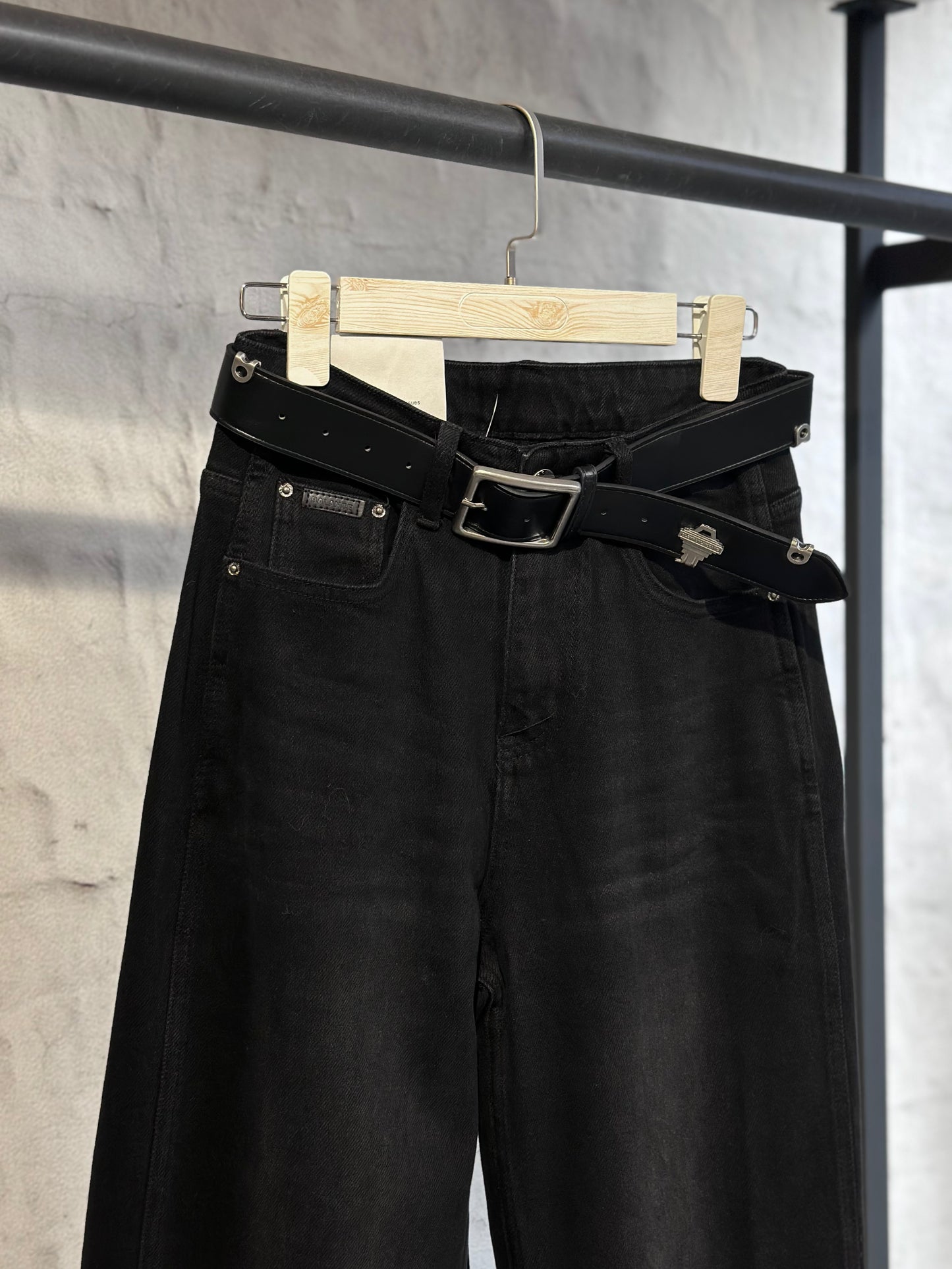 Дамски дънки със широк крачол-черни