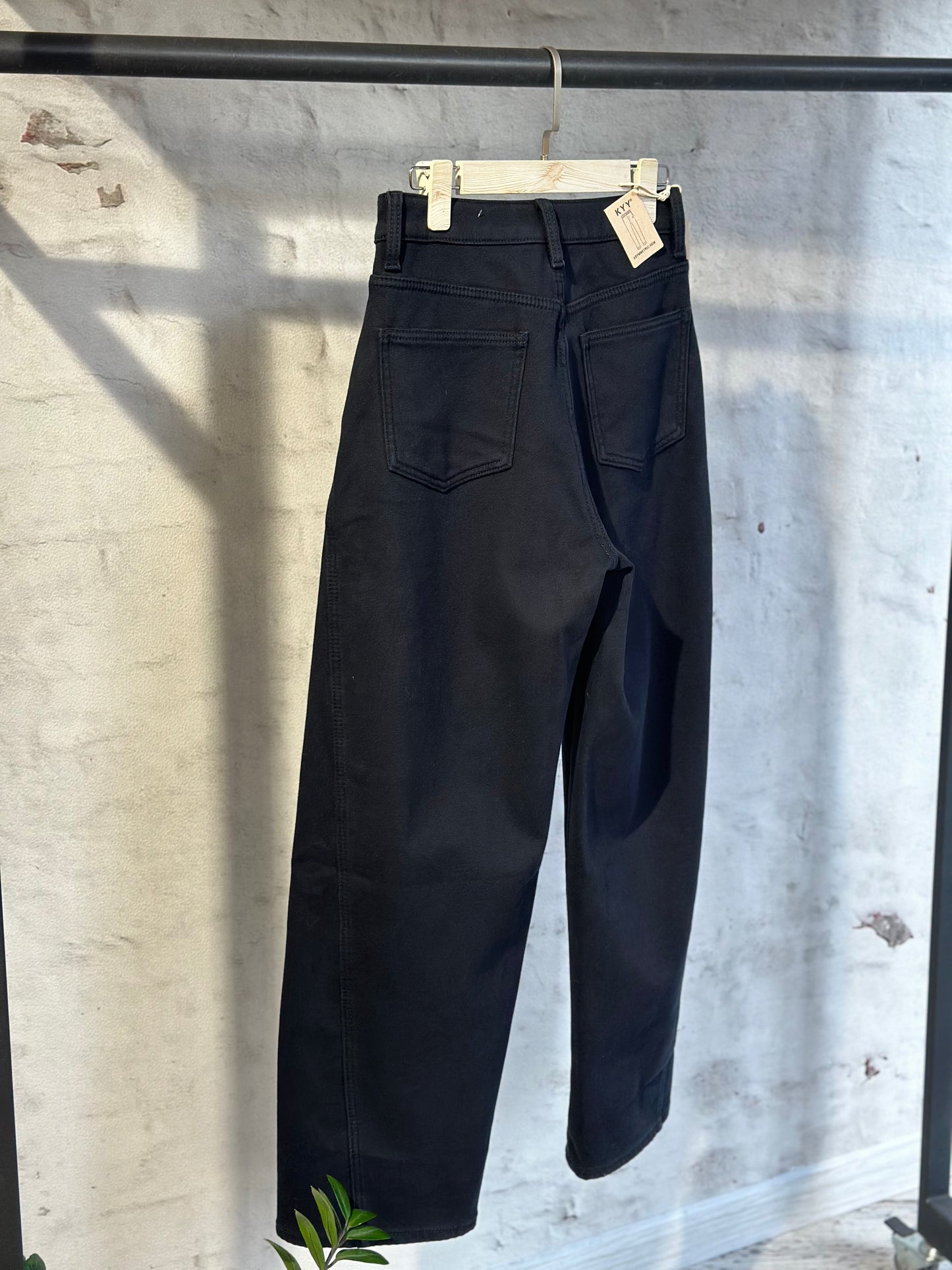 Дамски дънки със широк крачол-черни