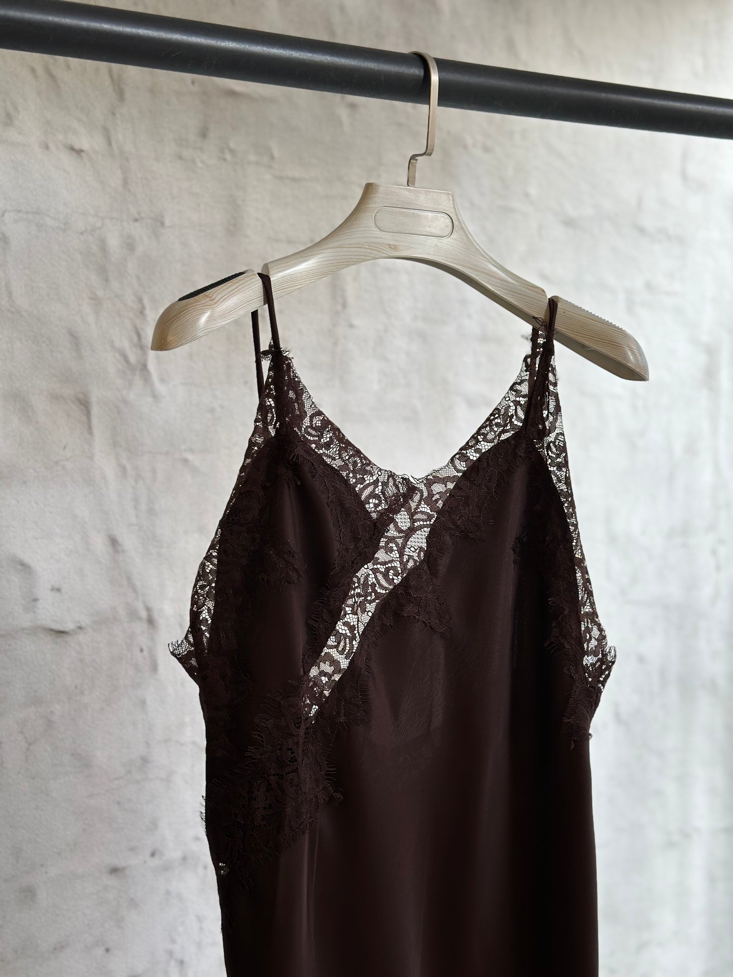 Дамска рокля с дантела-кафява