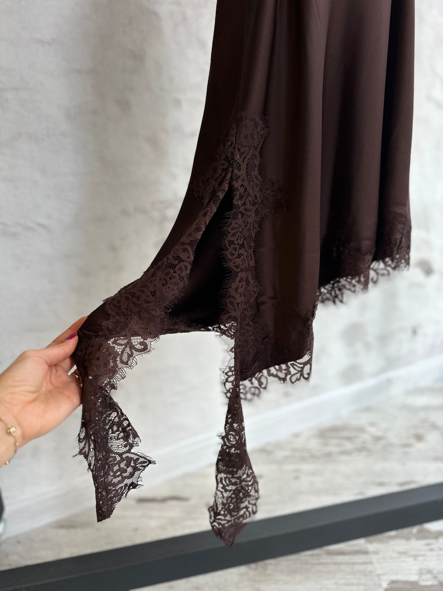 Дамска рокля с дантела-кафява