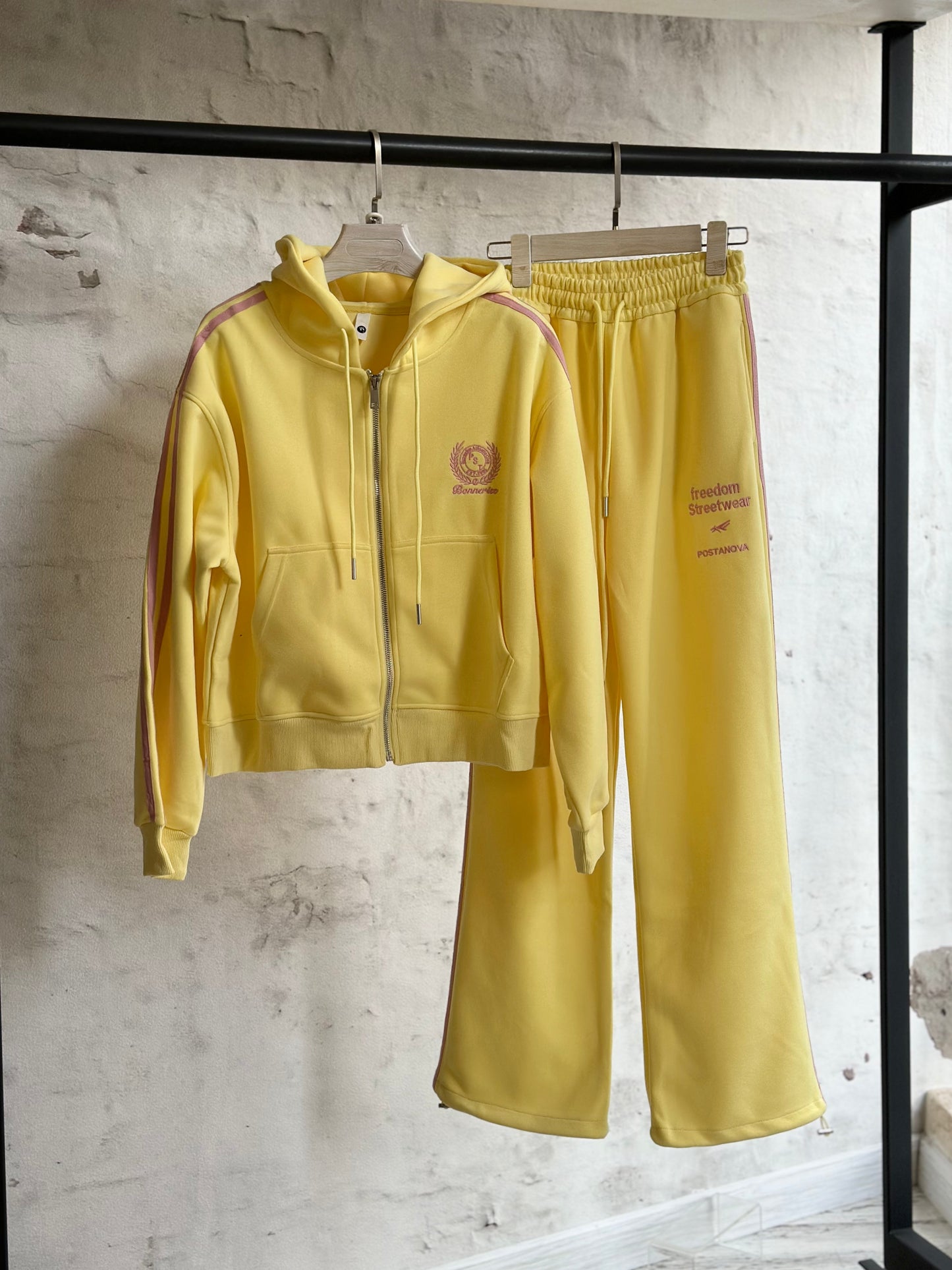 Дамски спортен екип (комплект)- жълт