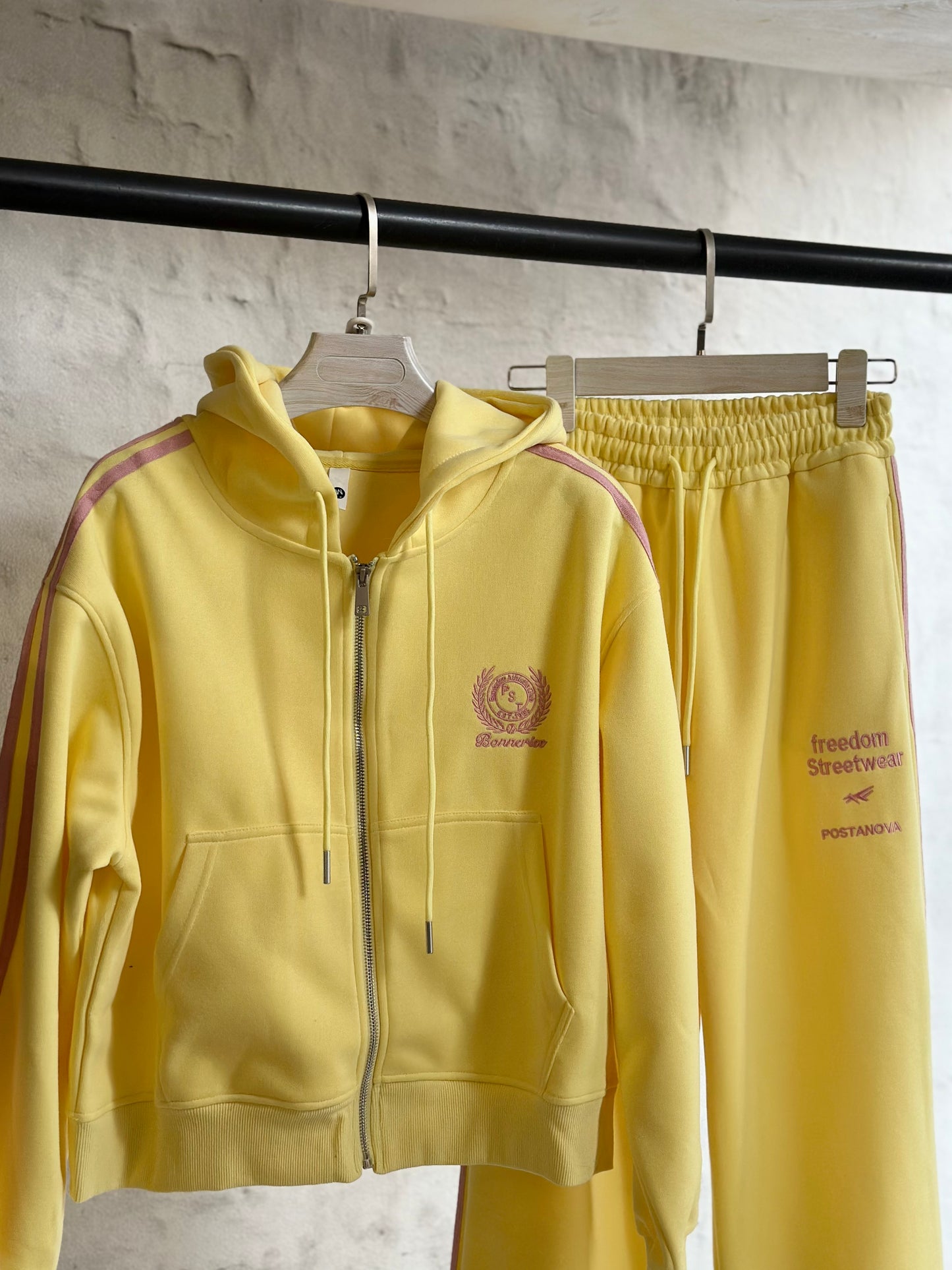 Дамски спортен екип (комплект)- жълт