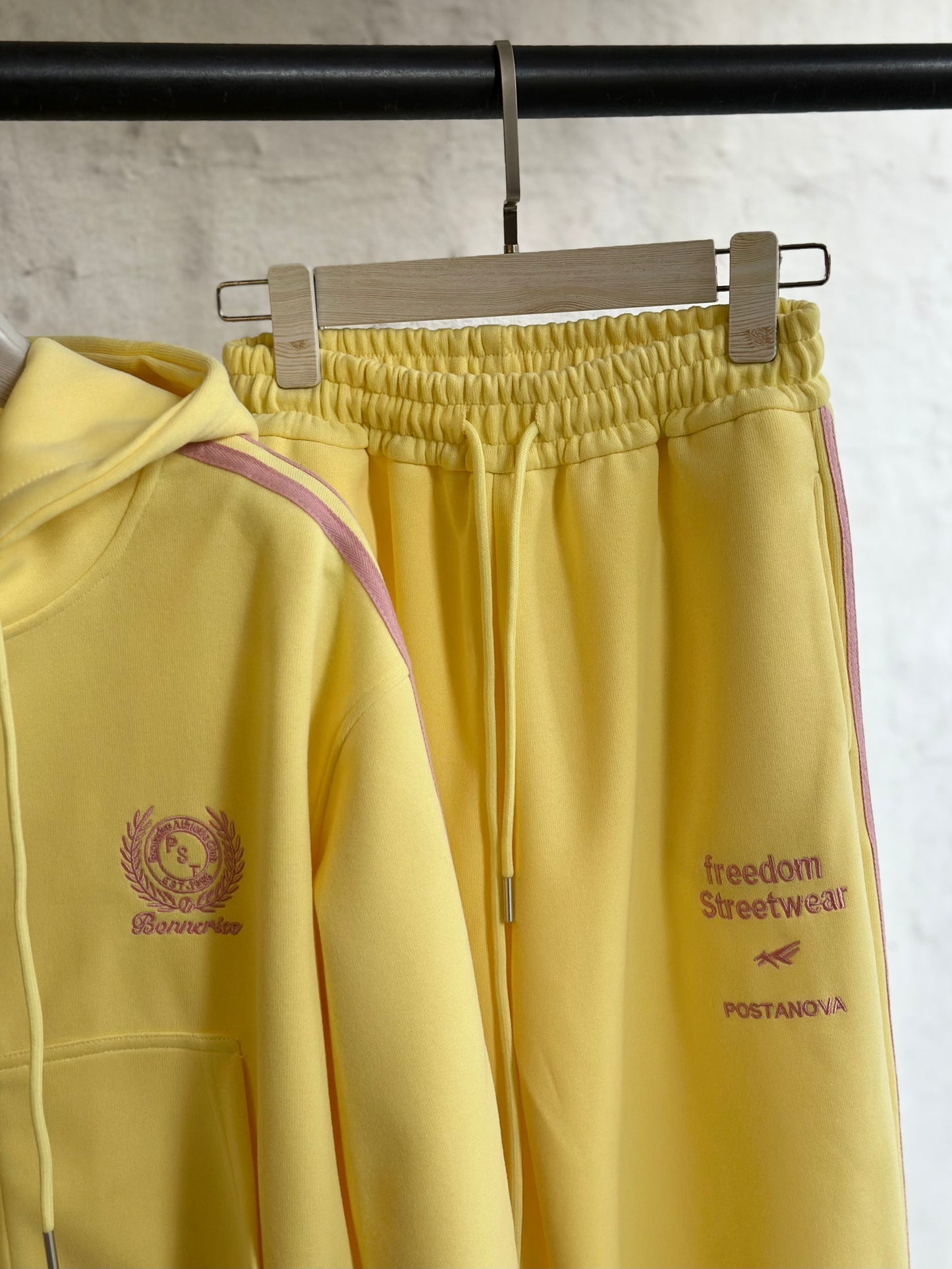 Дамски спортен екип (комплект)- жълт